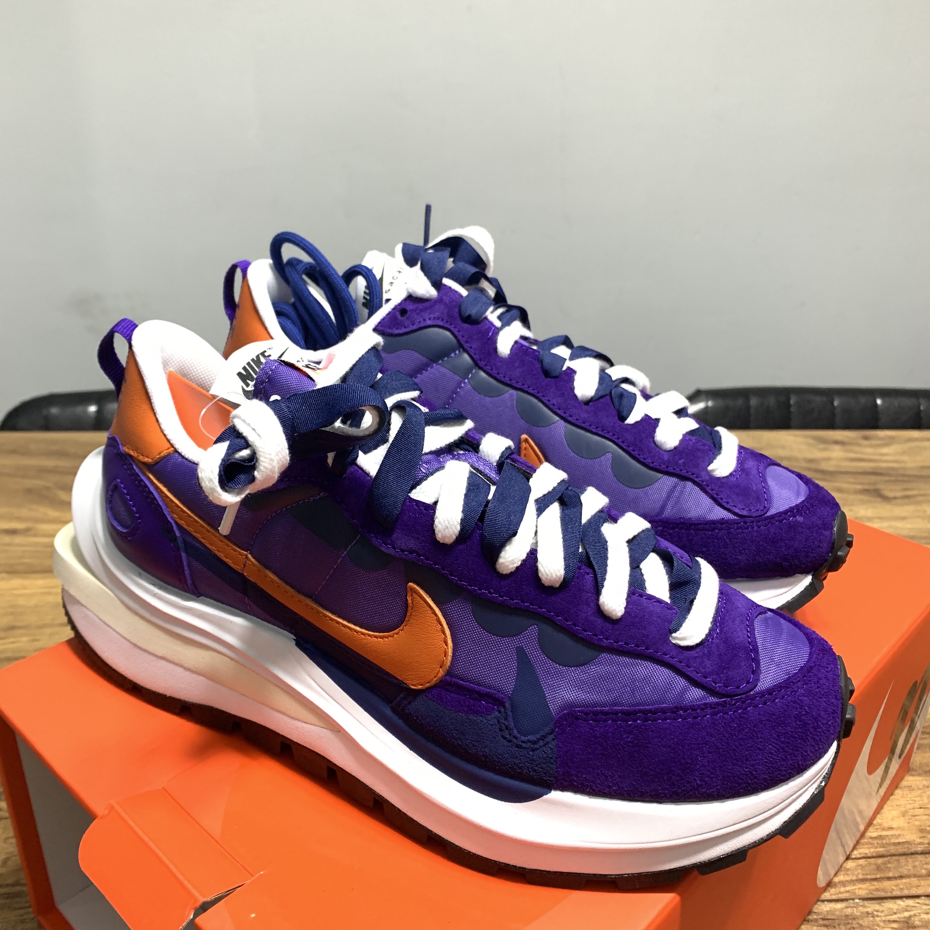 Nike x Sacai VaporWaffle Dark Iris 착용 스타일 - 2