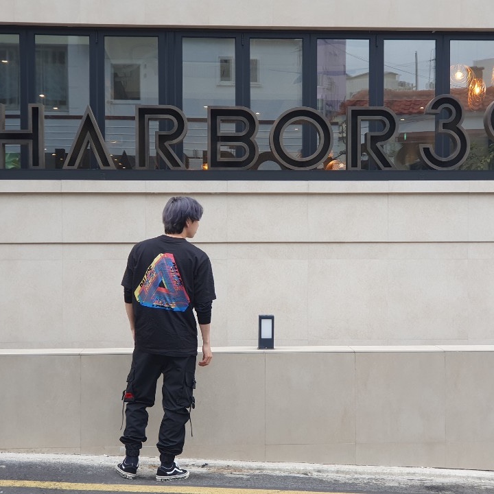 Palace Tri-Ferg Colour Blur T-Shirt Black - 20FW, Vans Vault x CDG OG Old Skool LX Side Wall 착용 스타일
