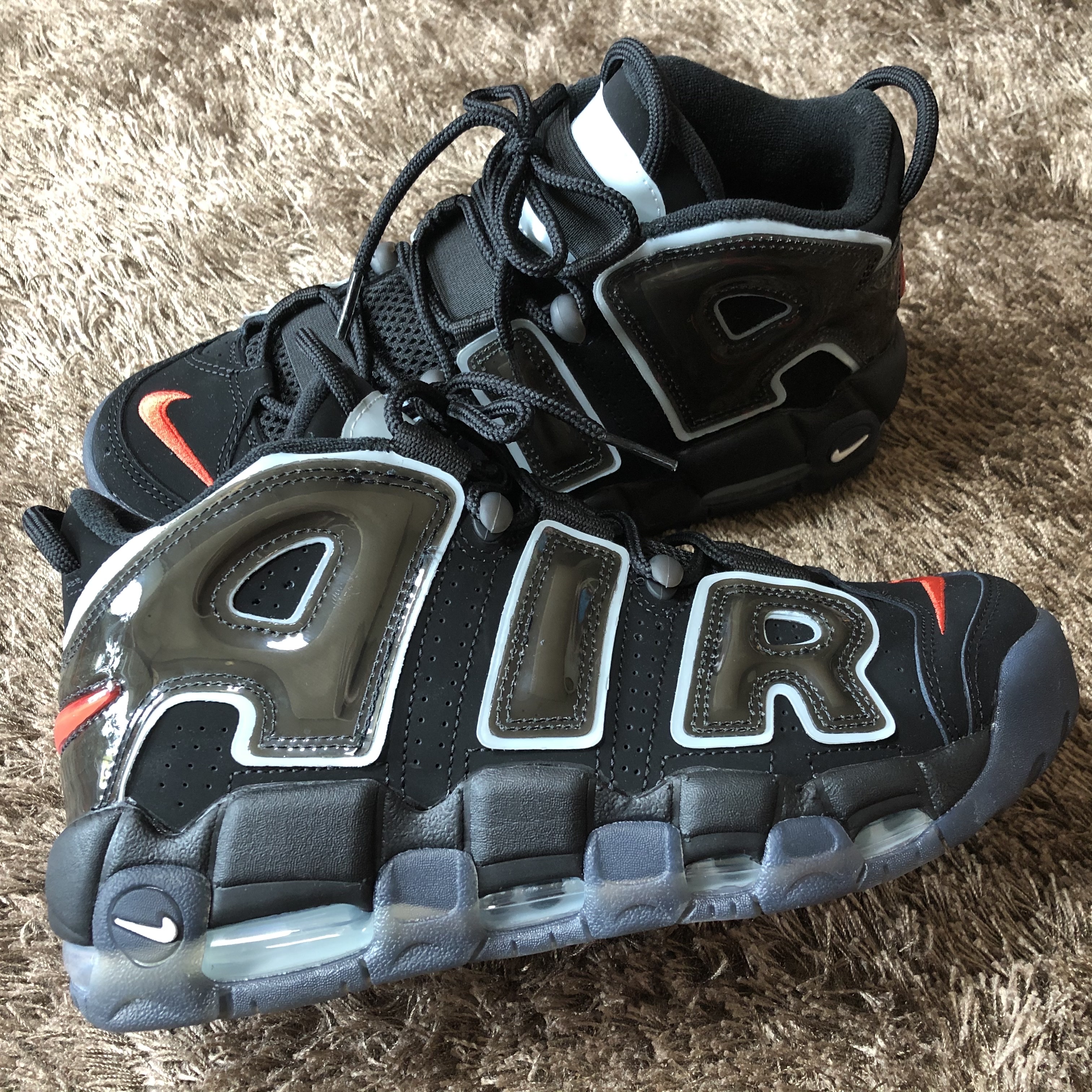 Nike Air More Uptempo 96 Maximum Volume 착용 스타일 - 3