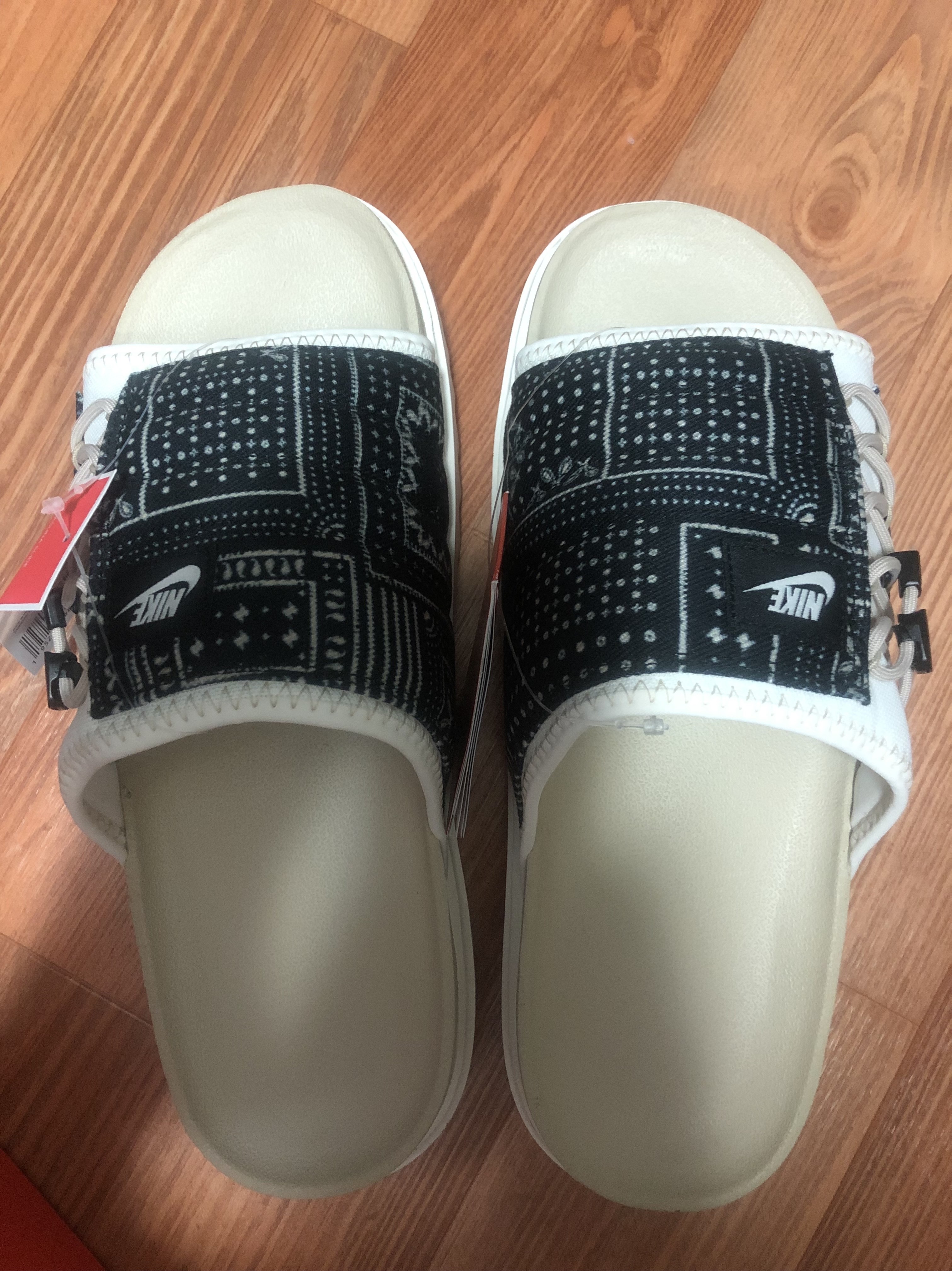 Nike Asuna Slide Pale Ivory Rattan 착용 스타일 - 2