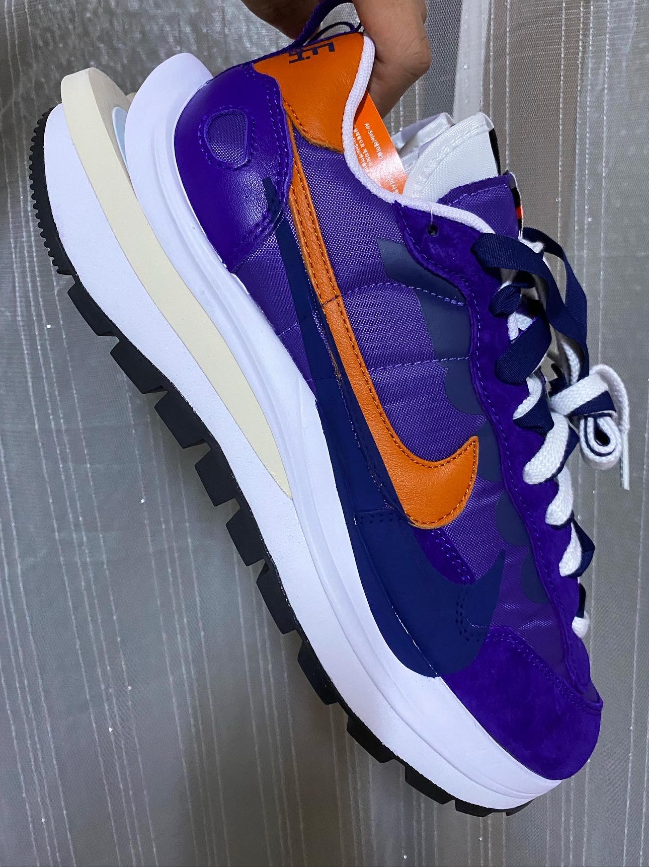 Nike x Sacai VaporWaffle Dark Iris 착용 스타일 - 1