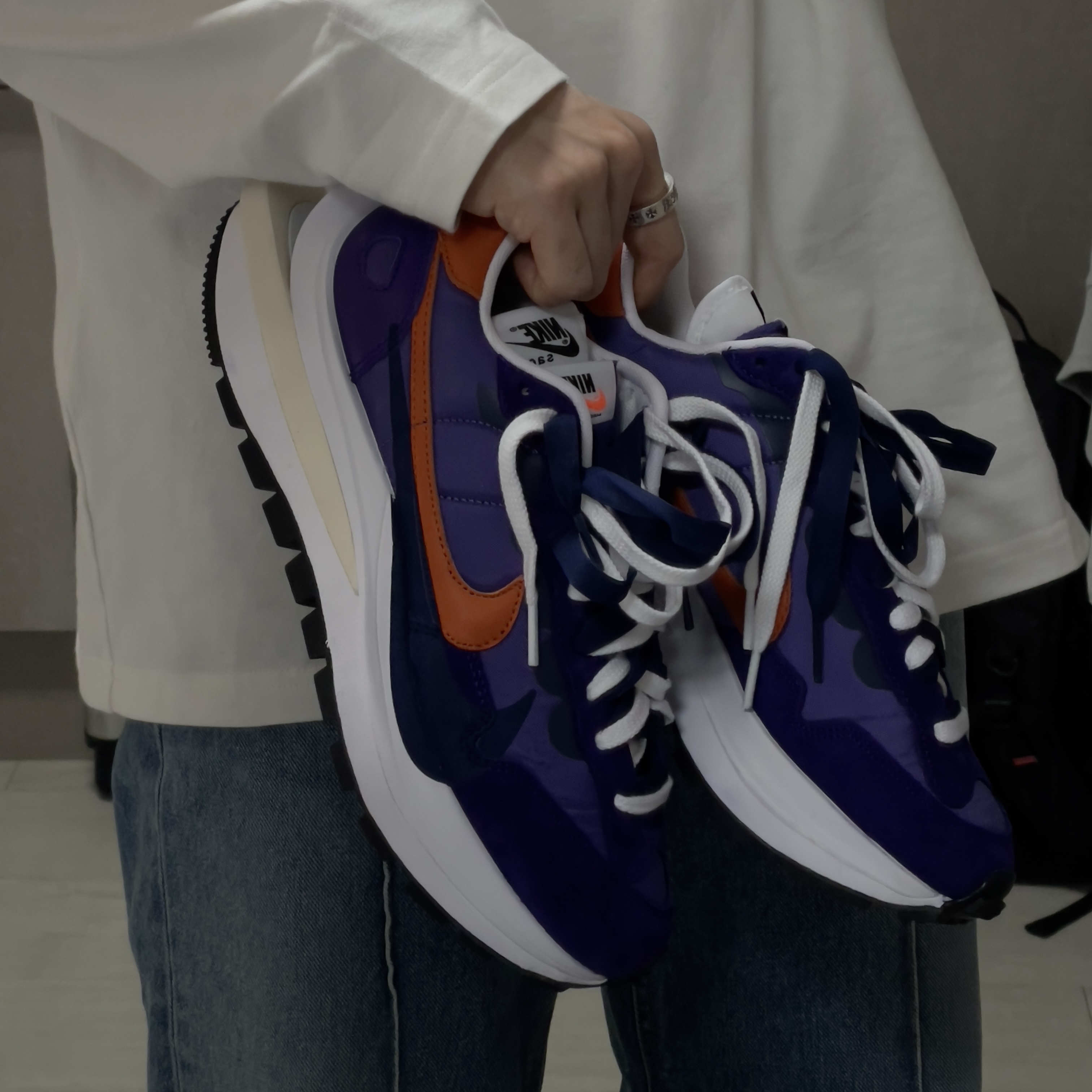 Nike x Sacai VaporWaffle Dark Iris 착용 스타일