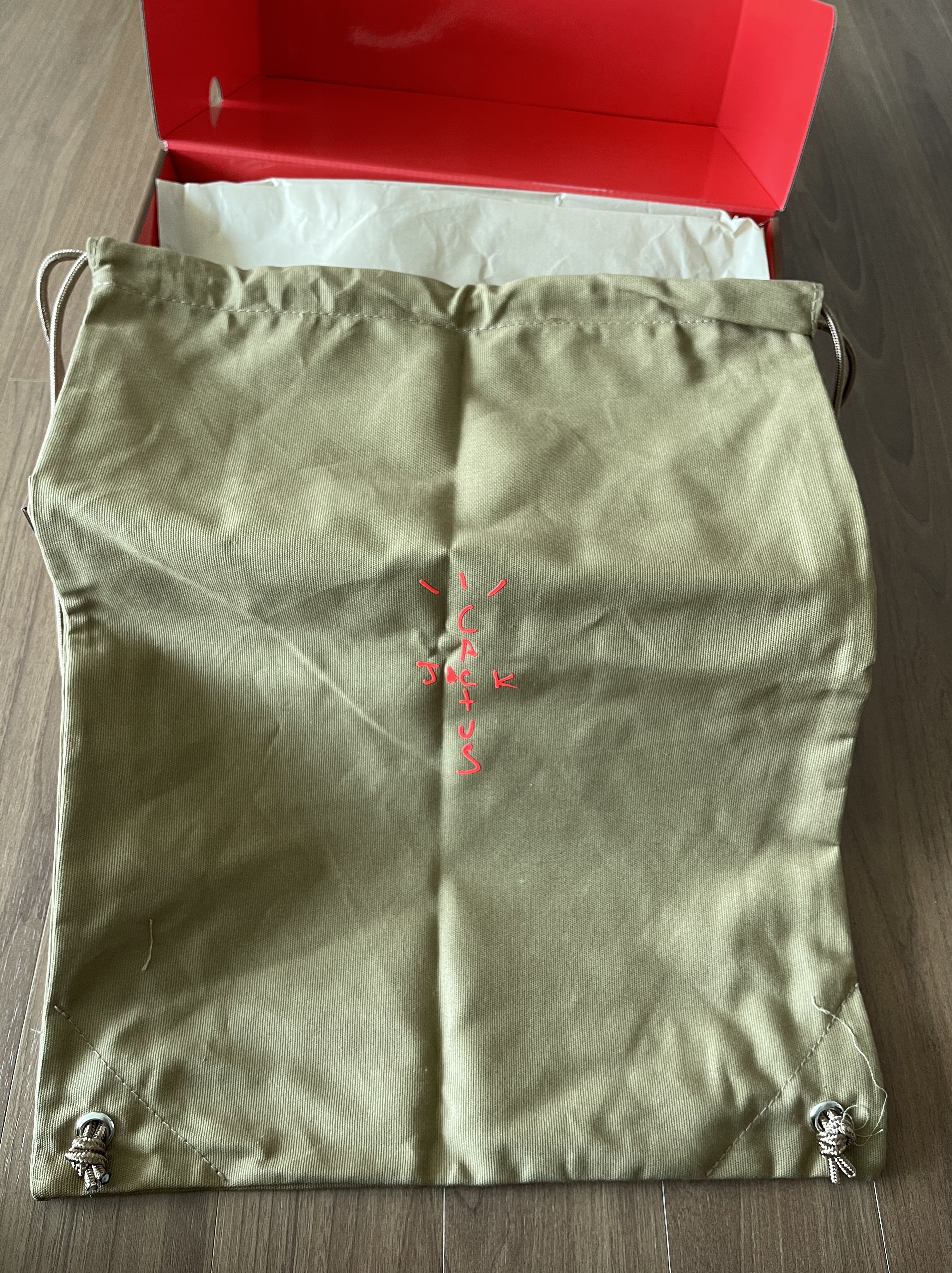 Jordan 6 x Travis Scott Retro SP British Khaki 착용 스타일 - 4