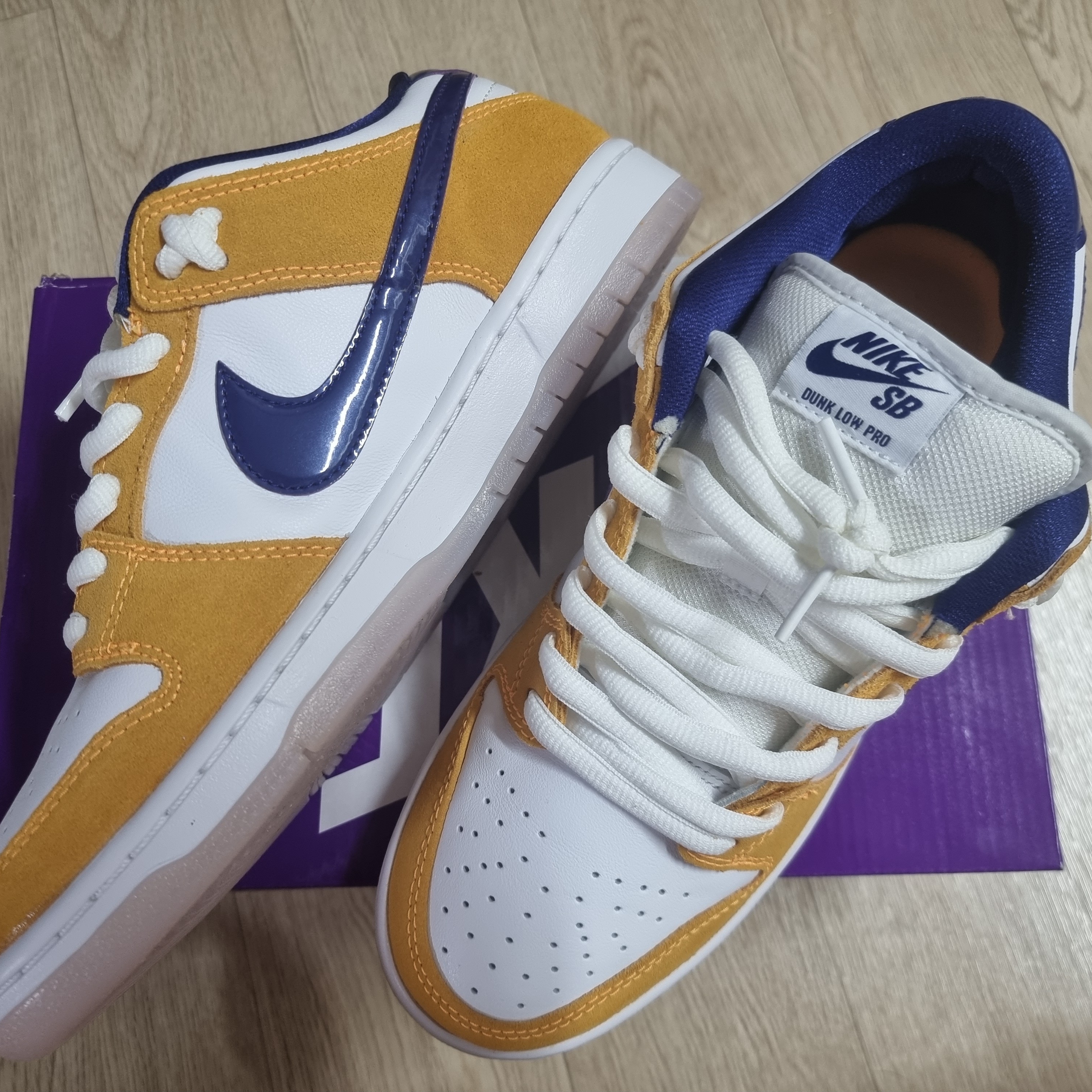 Nike SB Dunk Low Laser Orange 착용 스타일 - 1