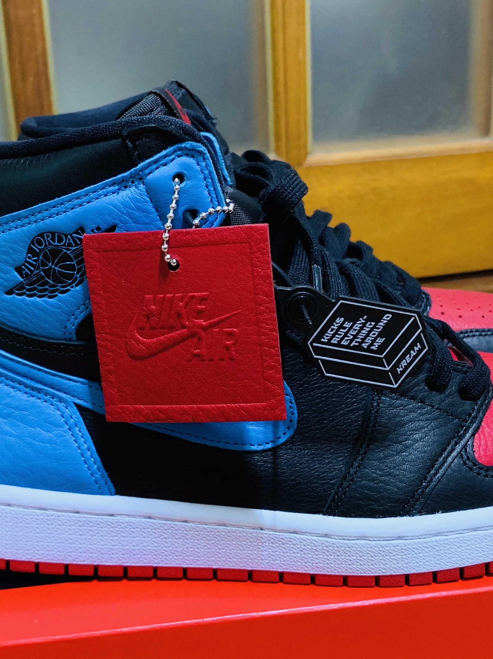 (W) Jordan 1 Retro High OG UNC To Chicago 착용 스타일 - 2