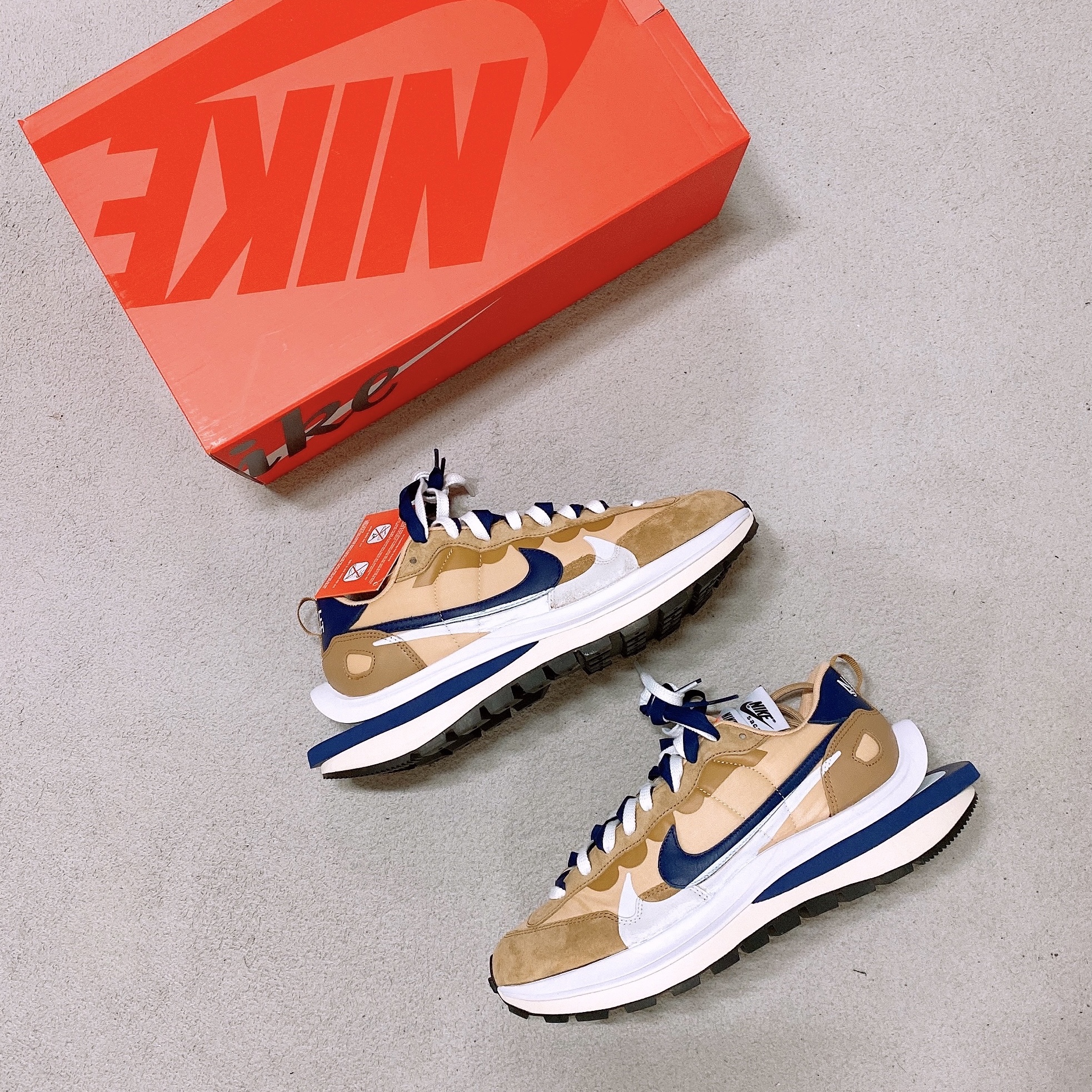 Nike x Sacai VaporWaffle Sesame and Blue Void 착용 스타일