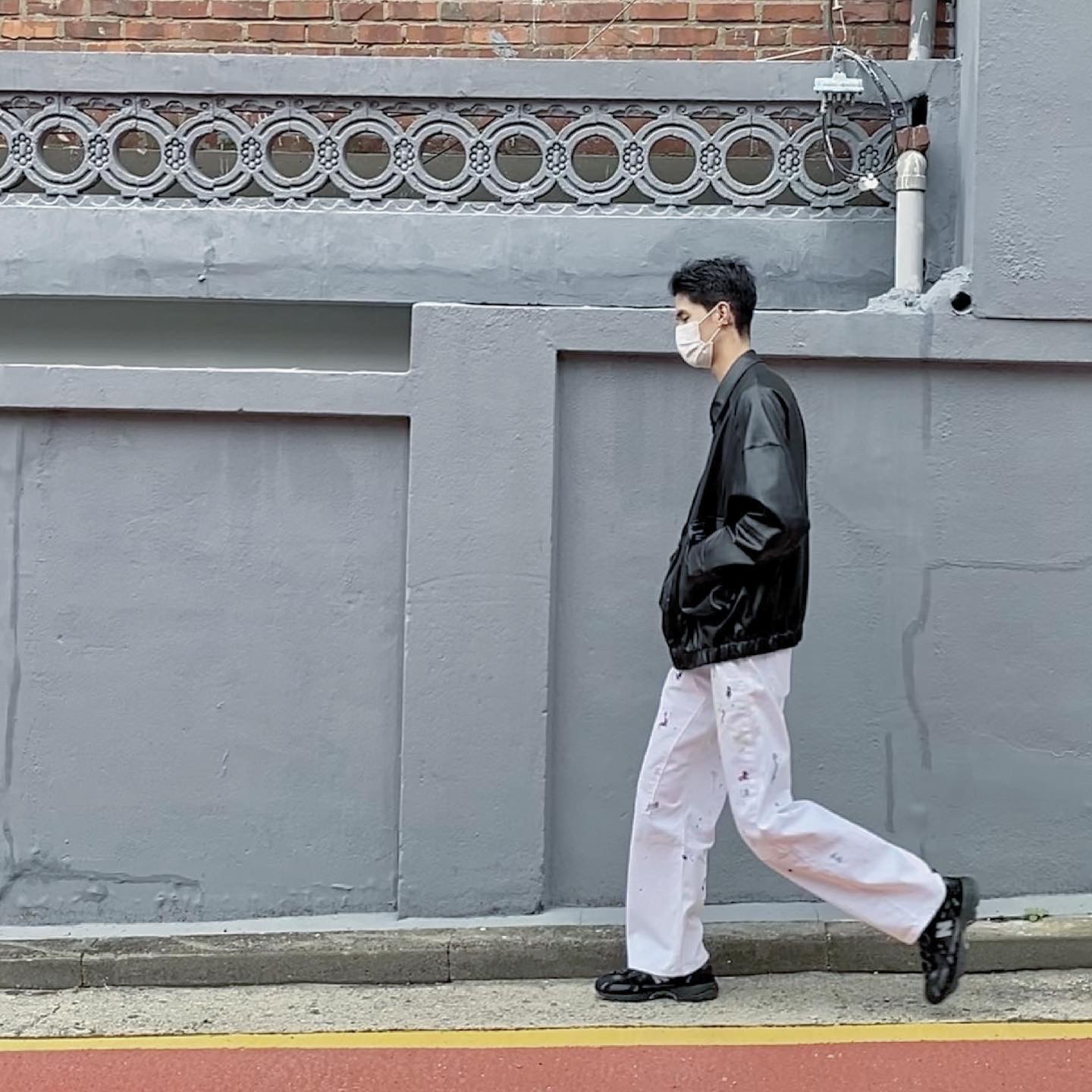 New Balance x Thisisneverthat 827 Black 착용 스타일 - 4