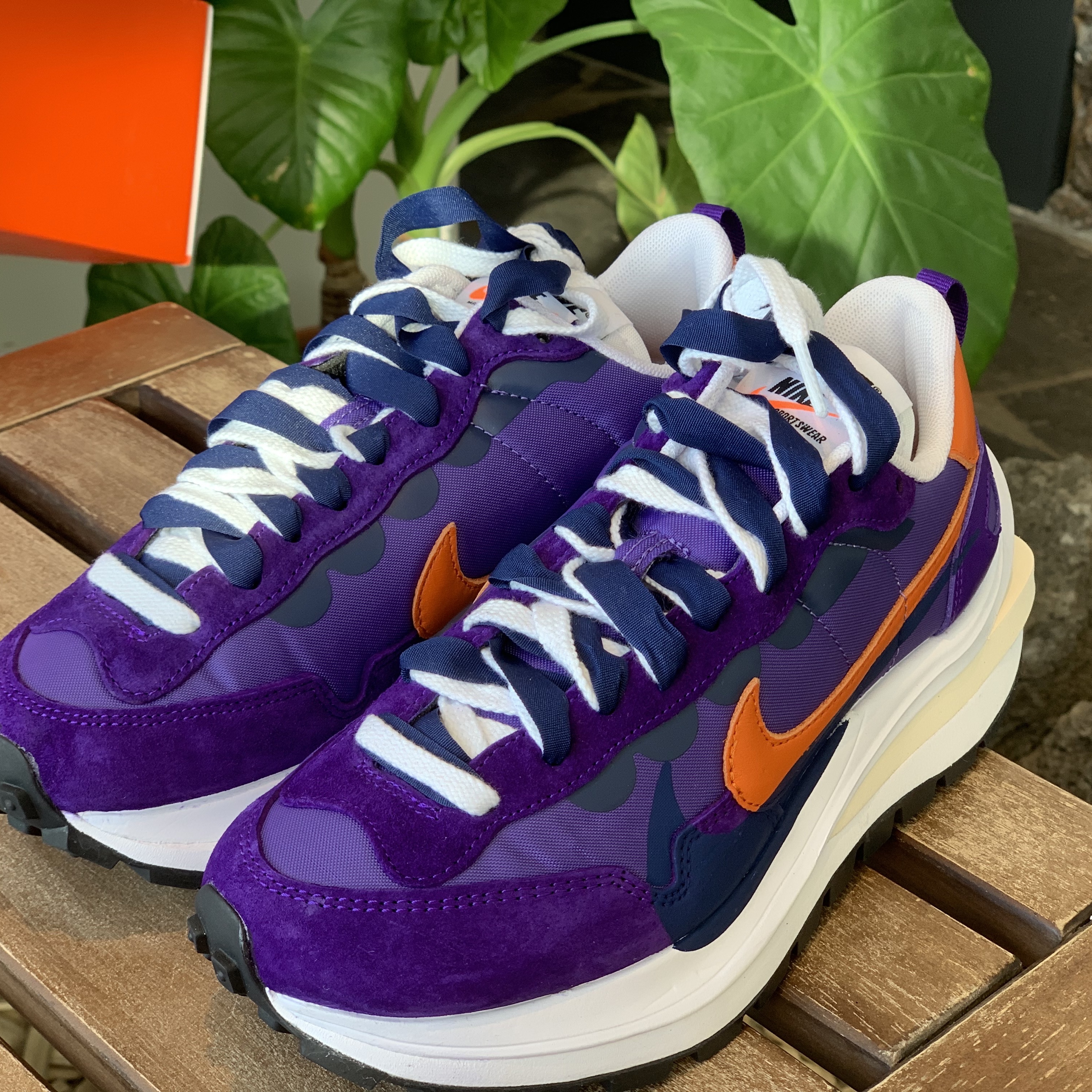 Nike x Sacai VaporWaffle Dark Iris 착용 스타일