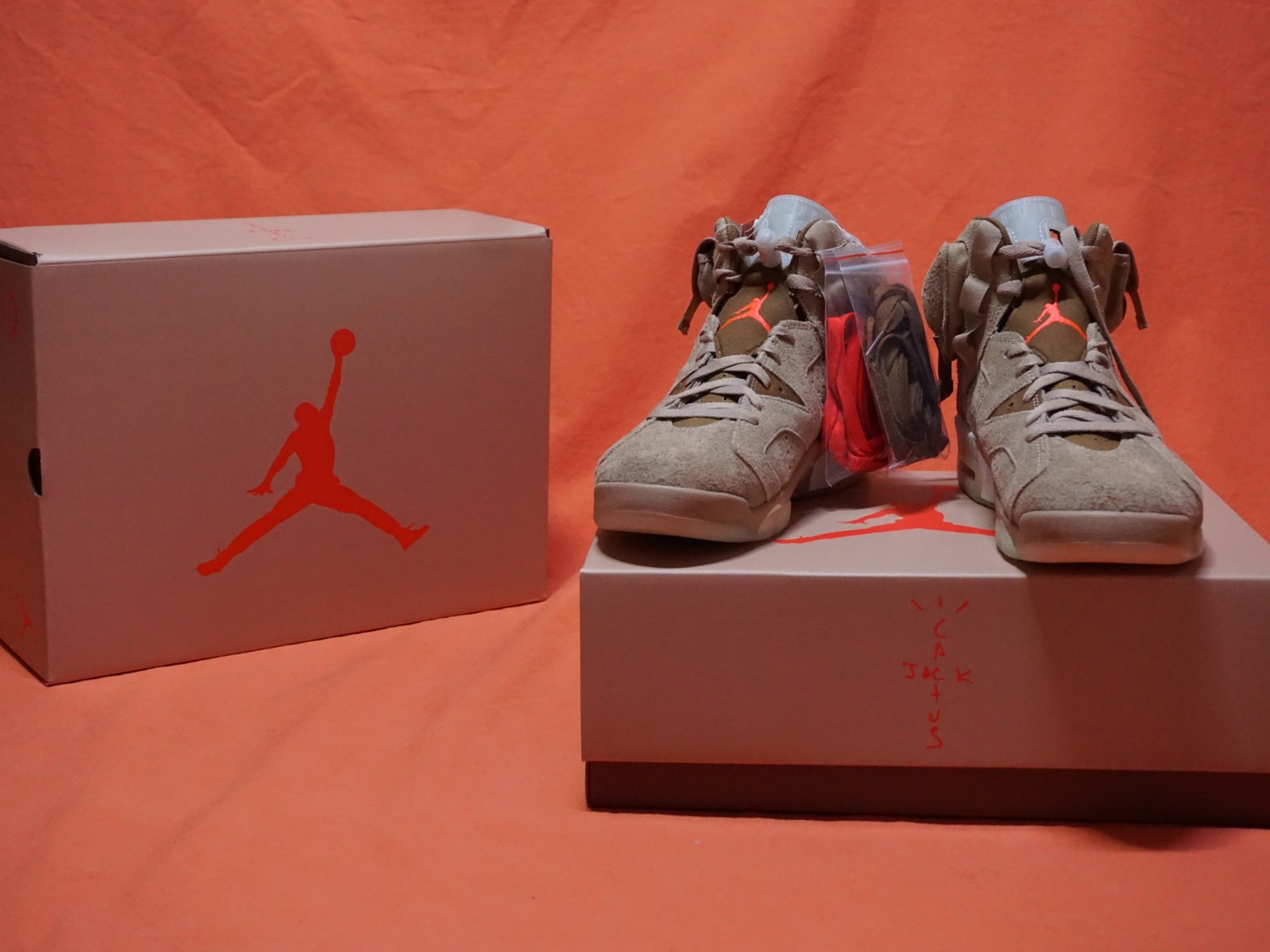 Jordan 6 x Travis Scott Retro SP British Khaki 착용 스타일