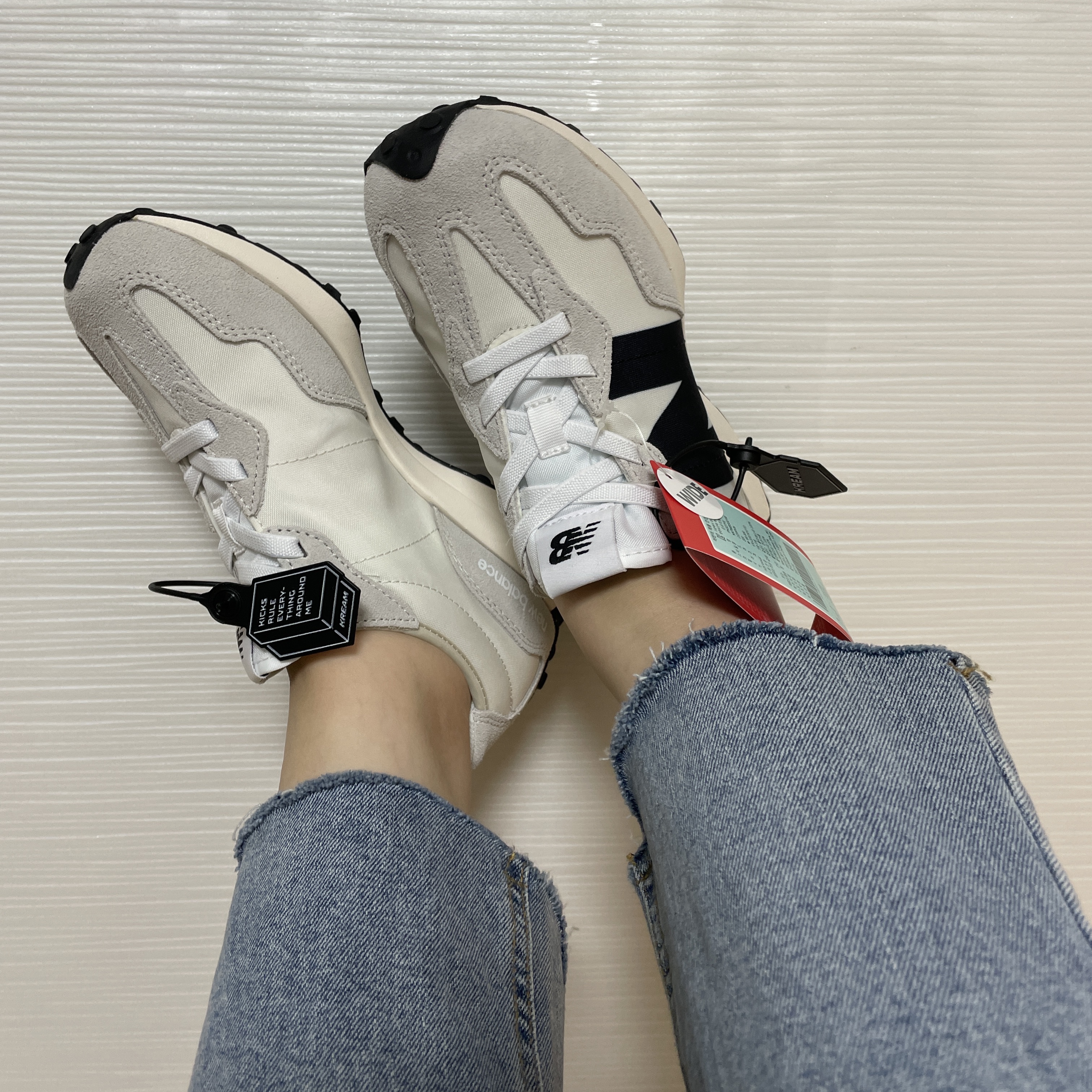 (PS) New Balance 327 White Black 착용 스타일