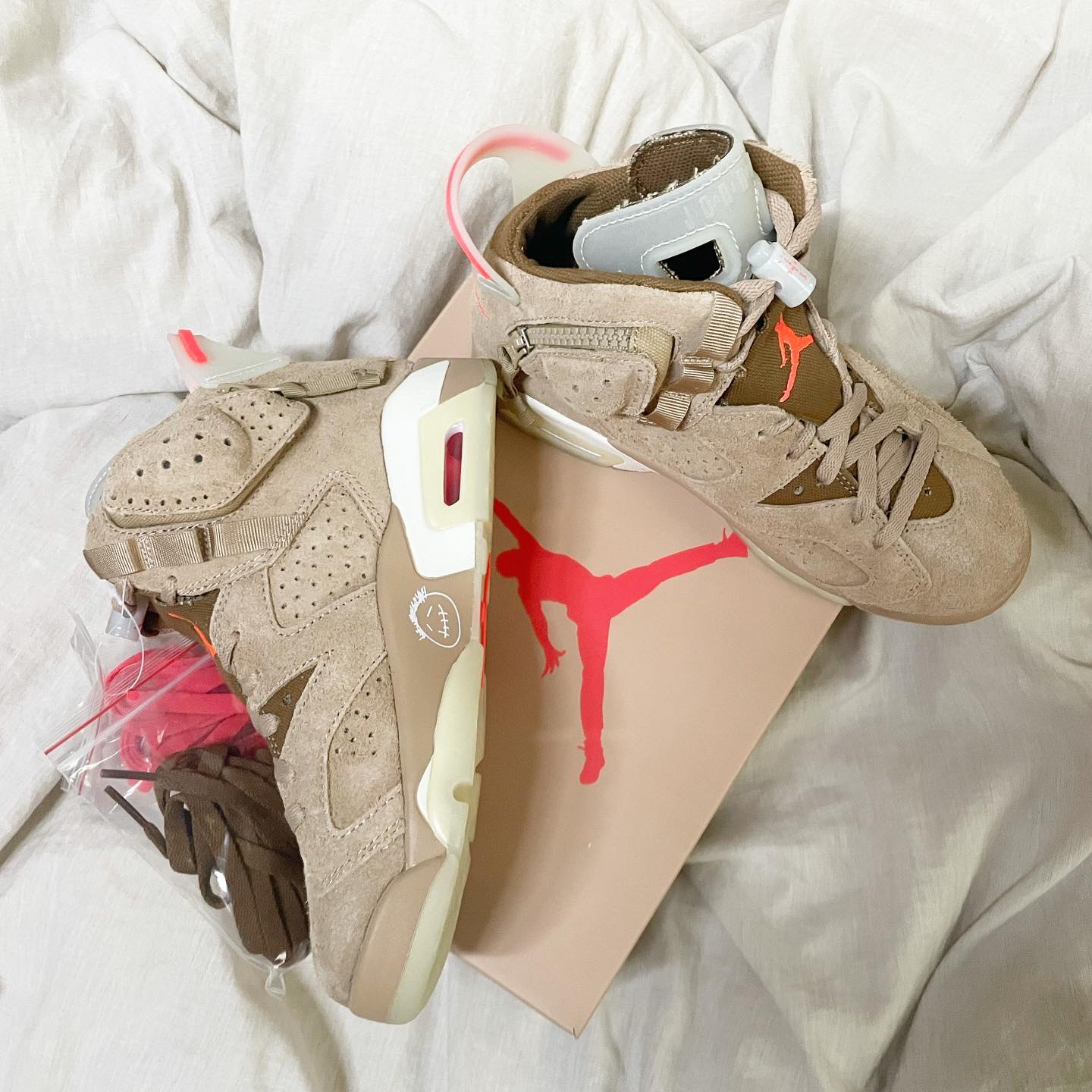 Jordan 6 x Travis Scott Retro SP British Khaki 착용 스타일 - 2
