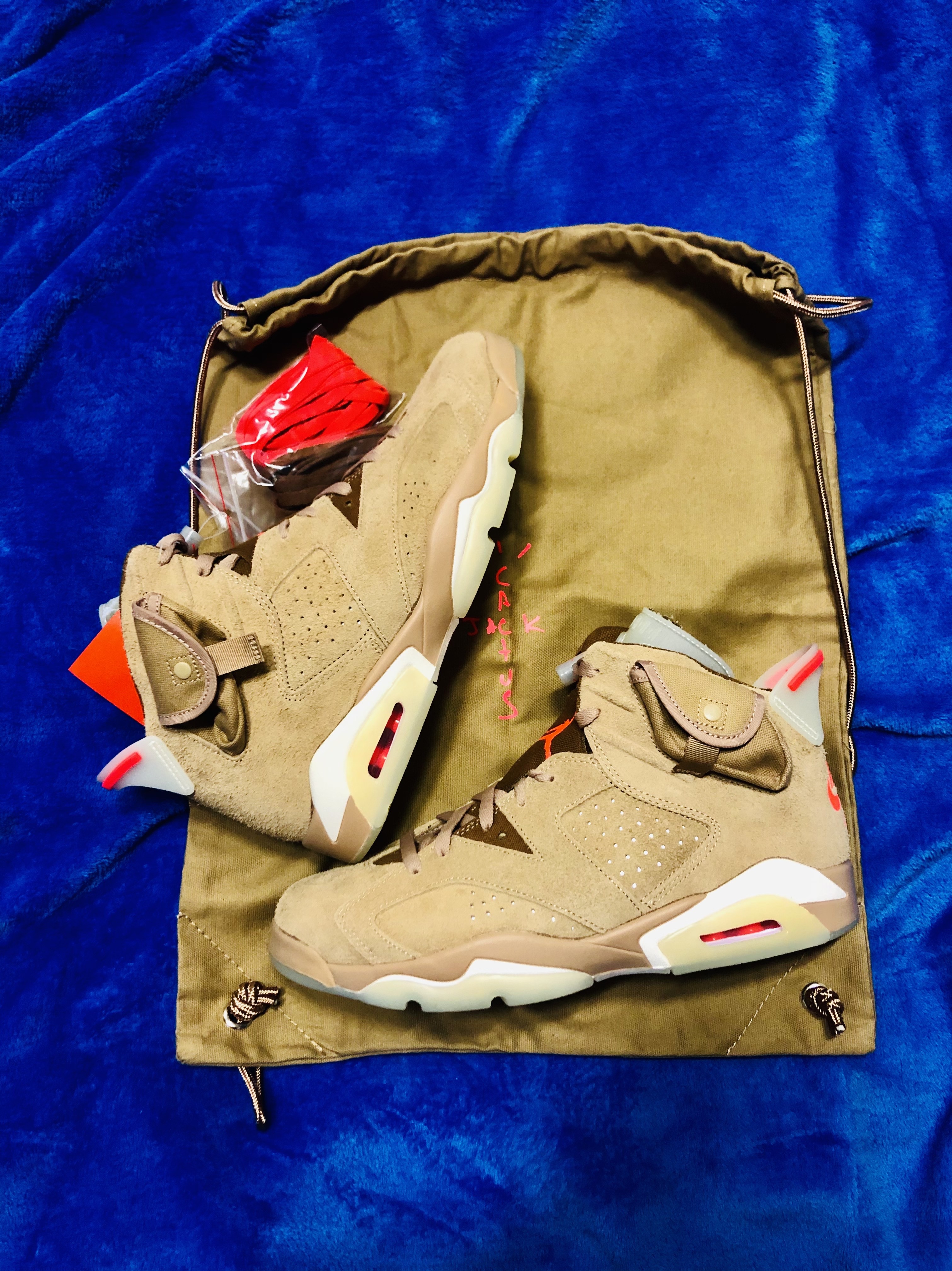 Jordan 6 x Travis Scott Retro SP British Khaki 착용 스타일 - 1