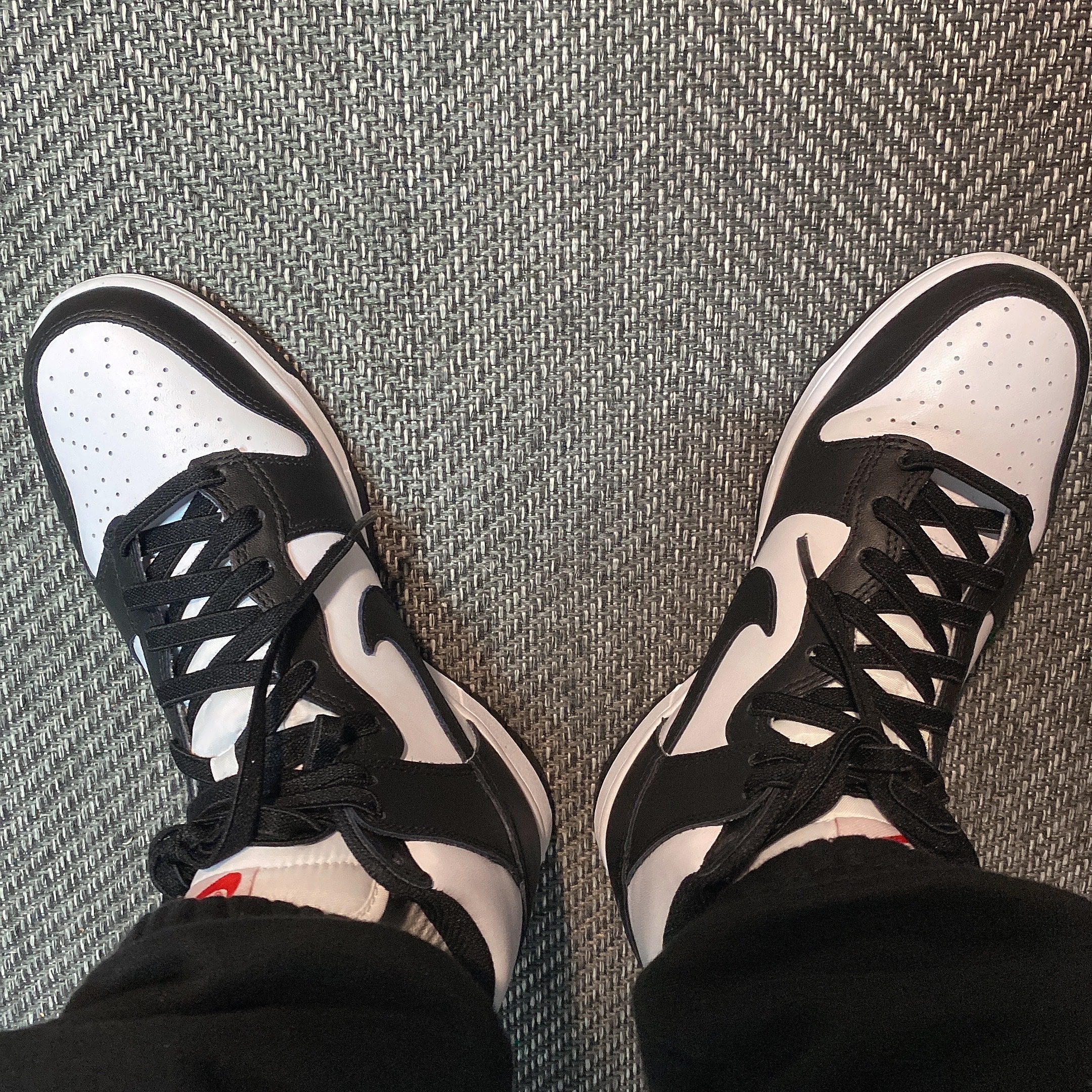 Nike Dunk High Retro Black and White 착용 스타일 - 2