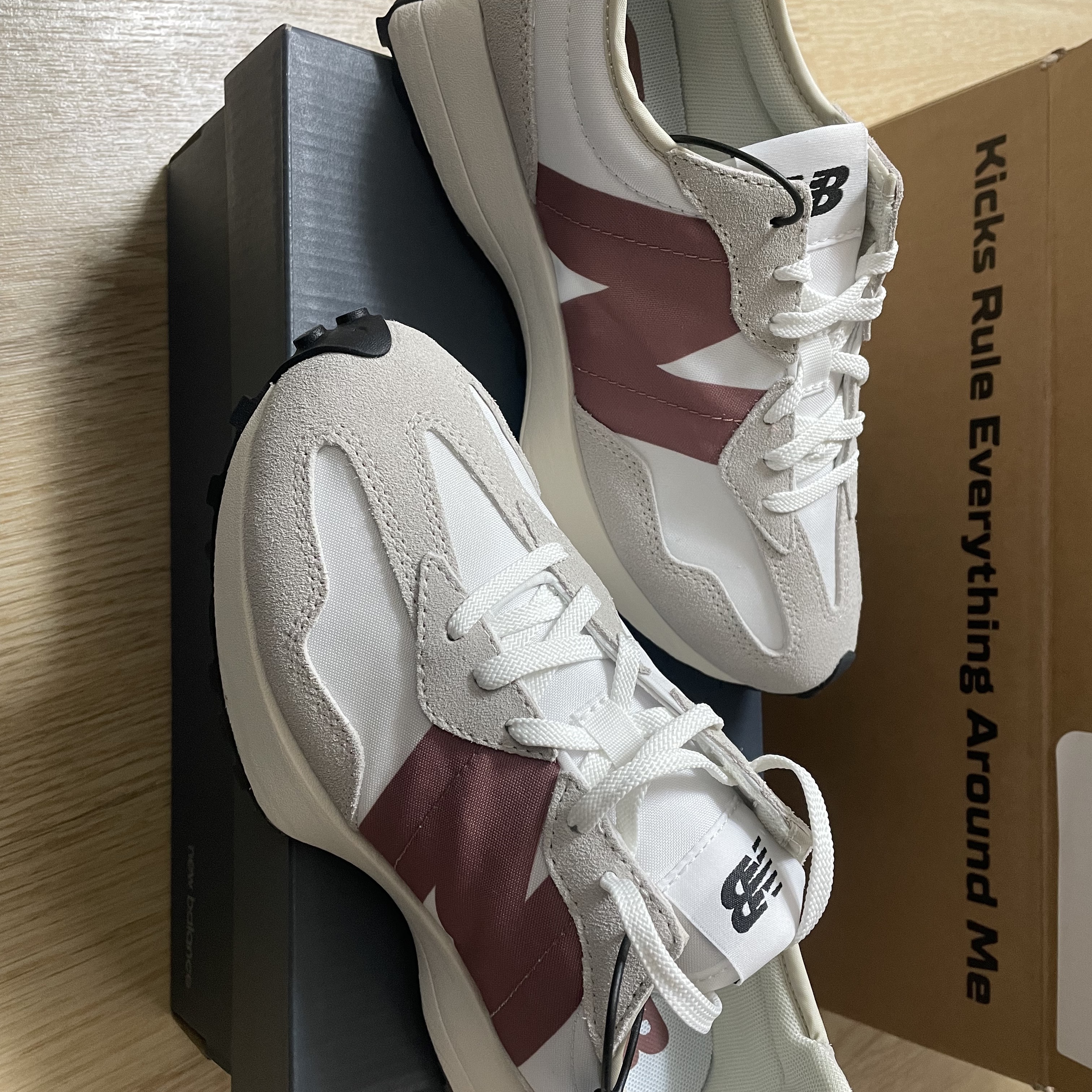 (W) New Balance 327 Gray Rose 착용 스타일 - 2