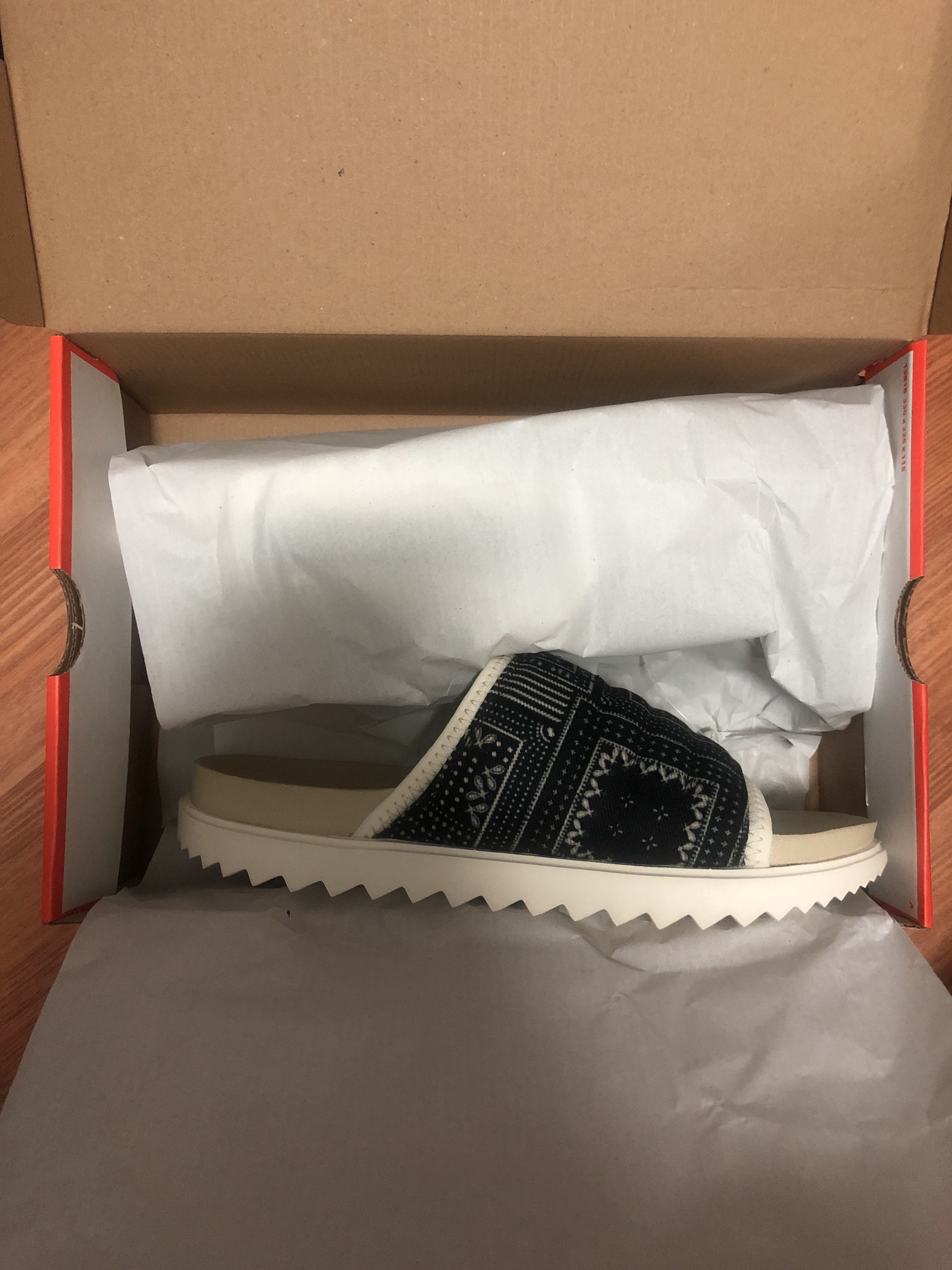 Nike Asuna Slide Pale Ivory Rattan 착용 스타일 - 1
