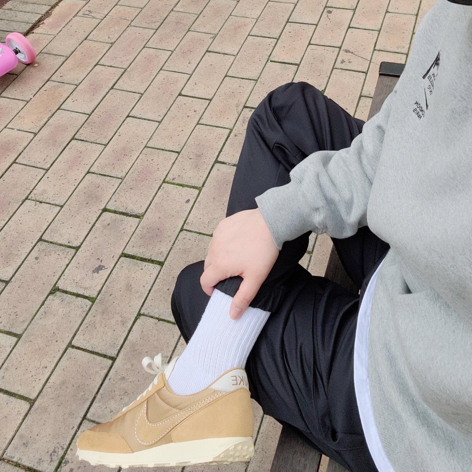 (W) Nike Daybreak Wheat Pale Ivory, Nike x Stussy NRG ZR Fleece Crewneck Heather Grey - US/EU ์ฐฉ์ฉ ์คํ์ผ
