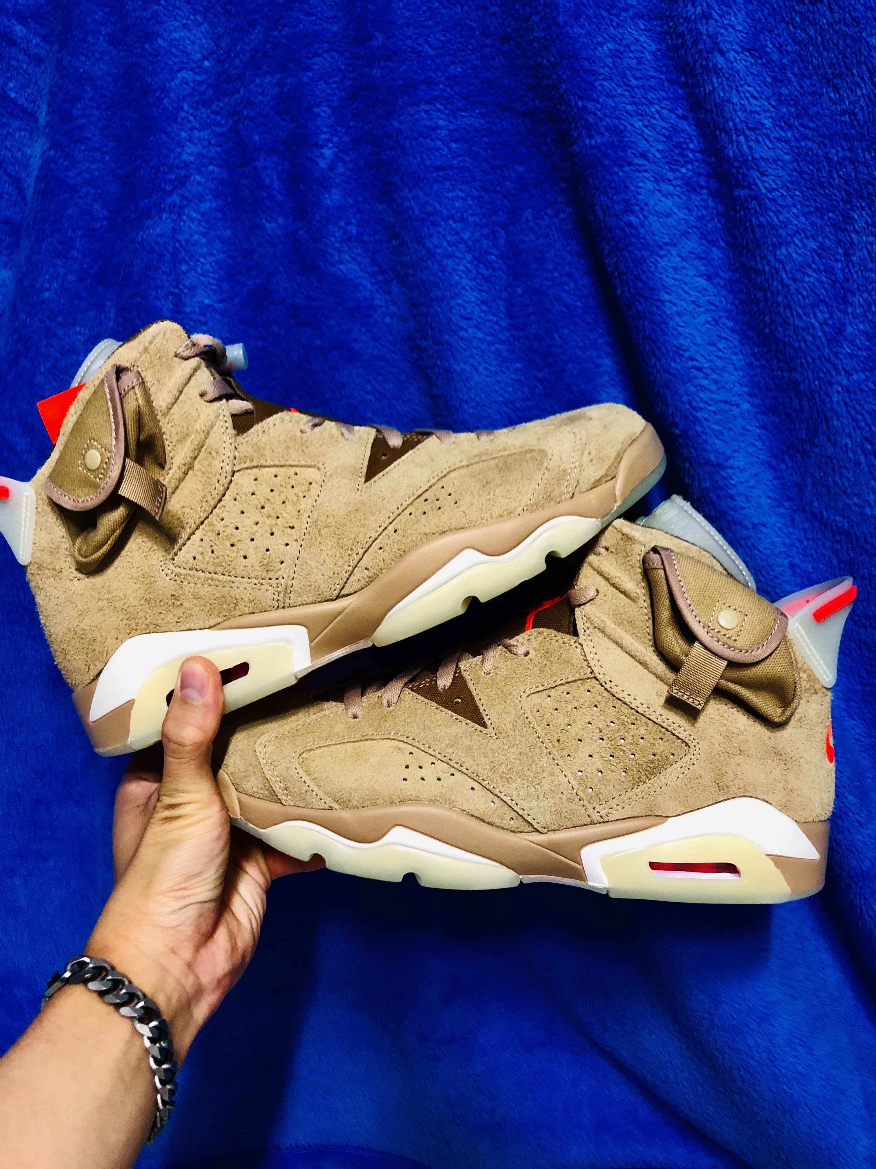 Jordan 6 x Travis Scott Retro SP British Khaki 착용 스타일 - 5