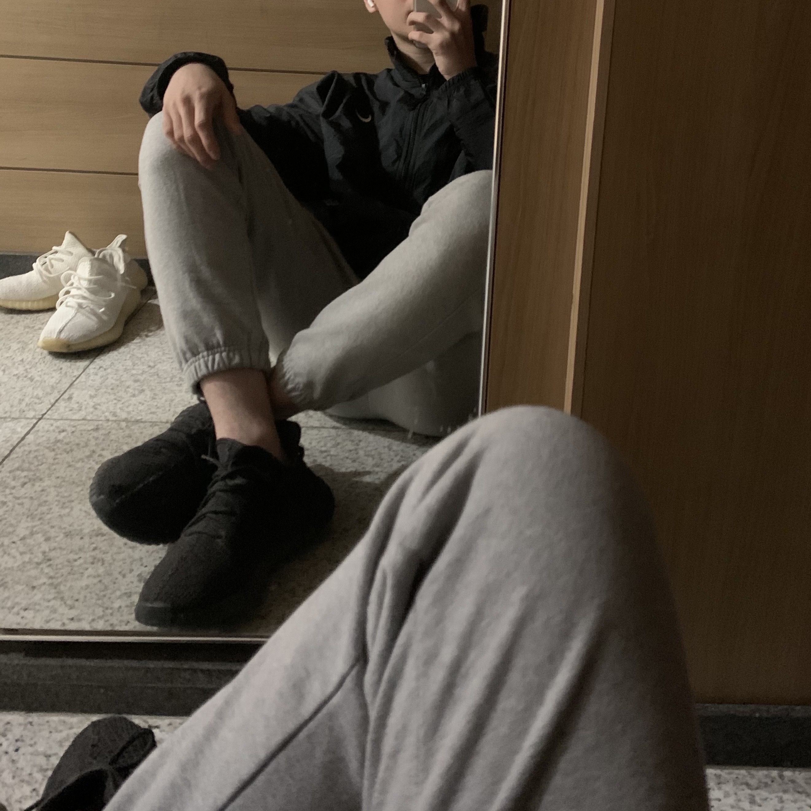 Adidas Yeezy Boost 350 V2 Black - Non-Reflective, Adidas Yeezy Boost 350 V2 Cream/Triple White ์ฐฉ์ฉ ์คํ์ผ - 1