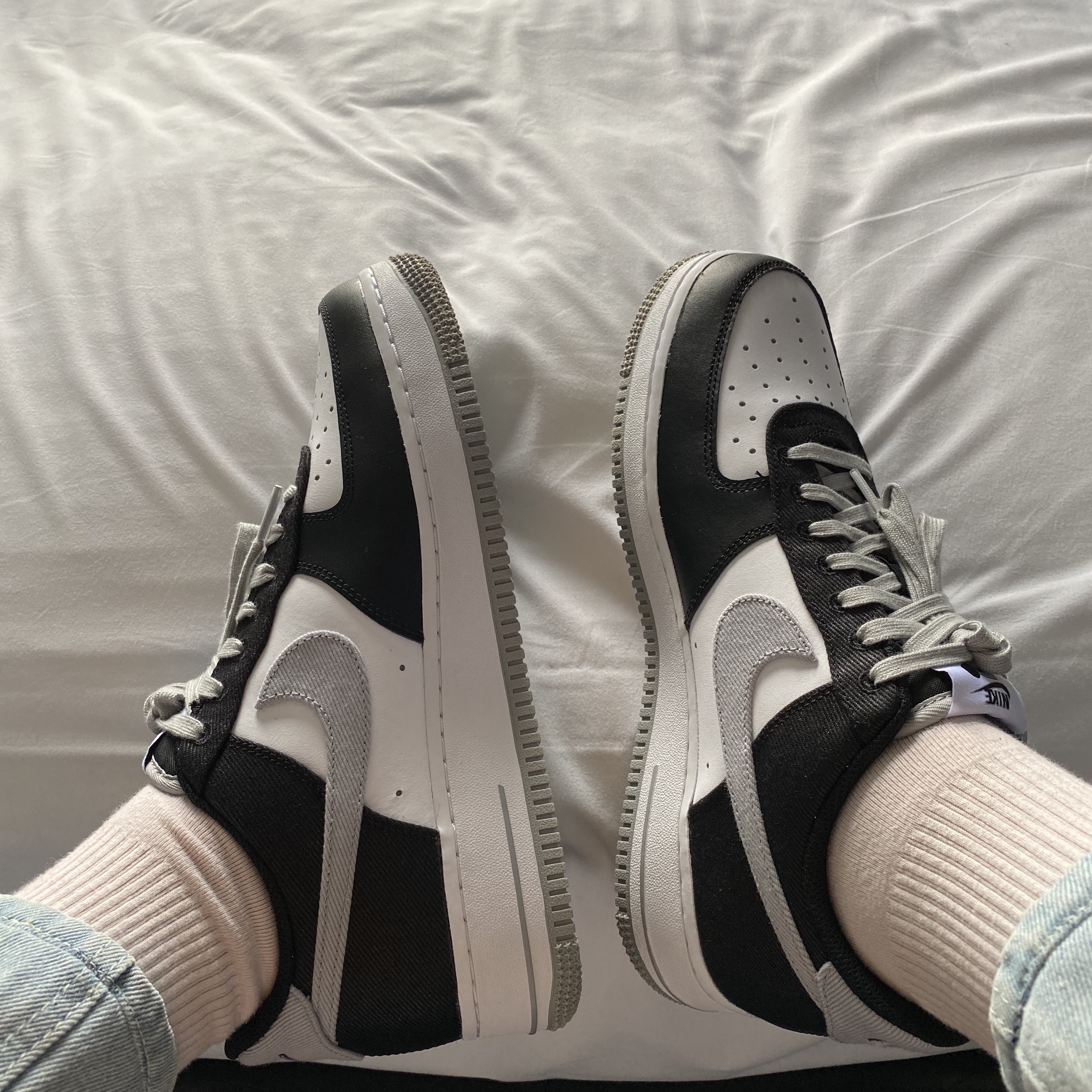 Nike Air Force 1 '07 LV8 EMB Black Silver 착용 스타일 - 4