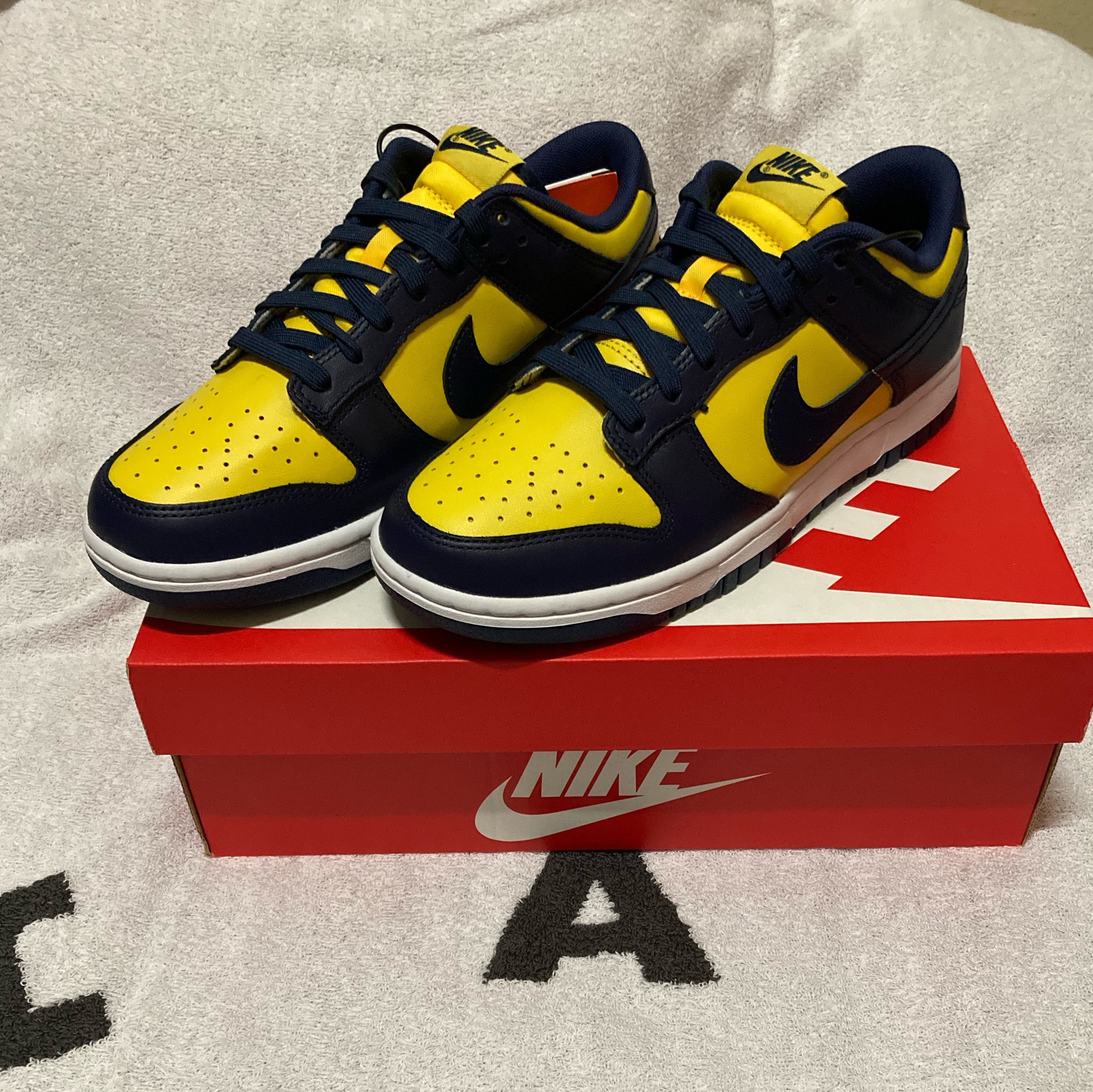 Nike Dunk Low Retro Varsity Maize 착용 스타일