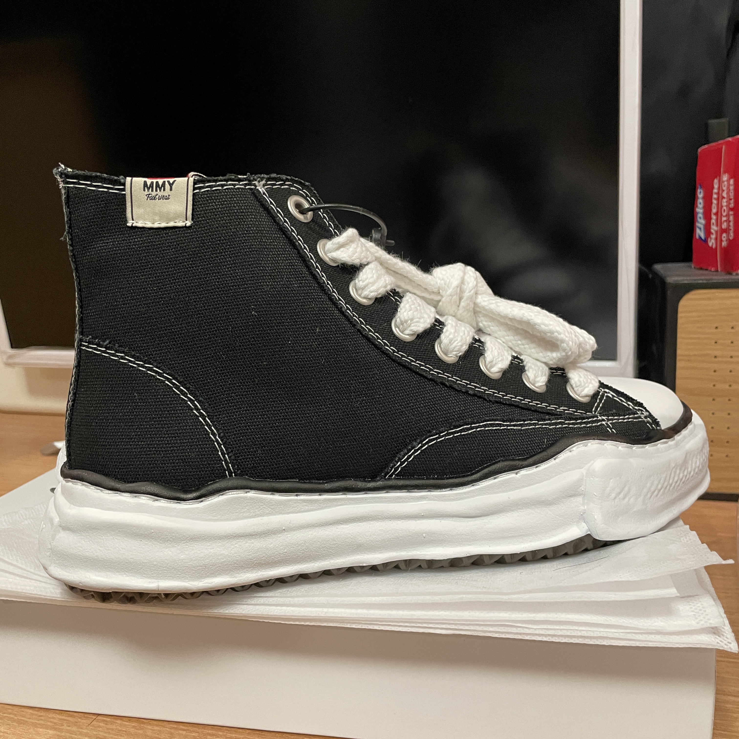 Maison Mihara Yasuhiro Peterson OG Sole Canvas High-top Sneakers Black 착용 스타일 - 2