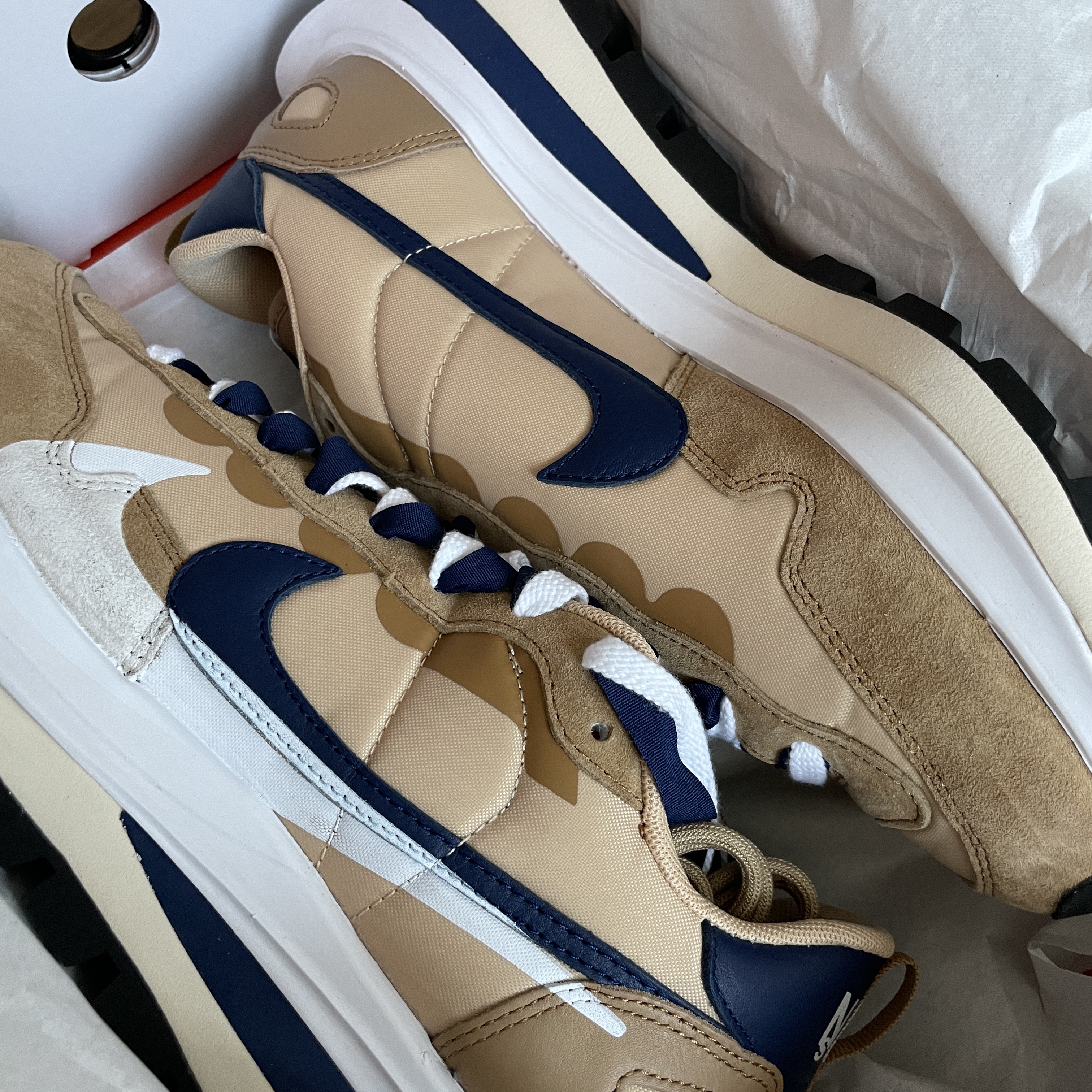 Nike x Sacai VaporWaffle Sesame and Blue Void 착용 스타일
