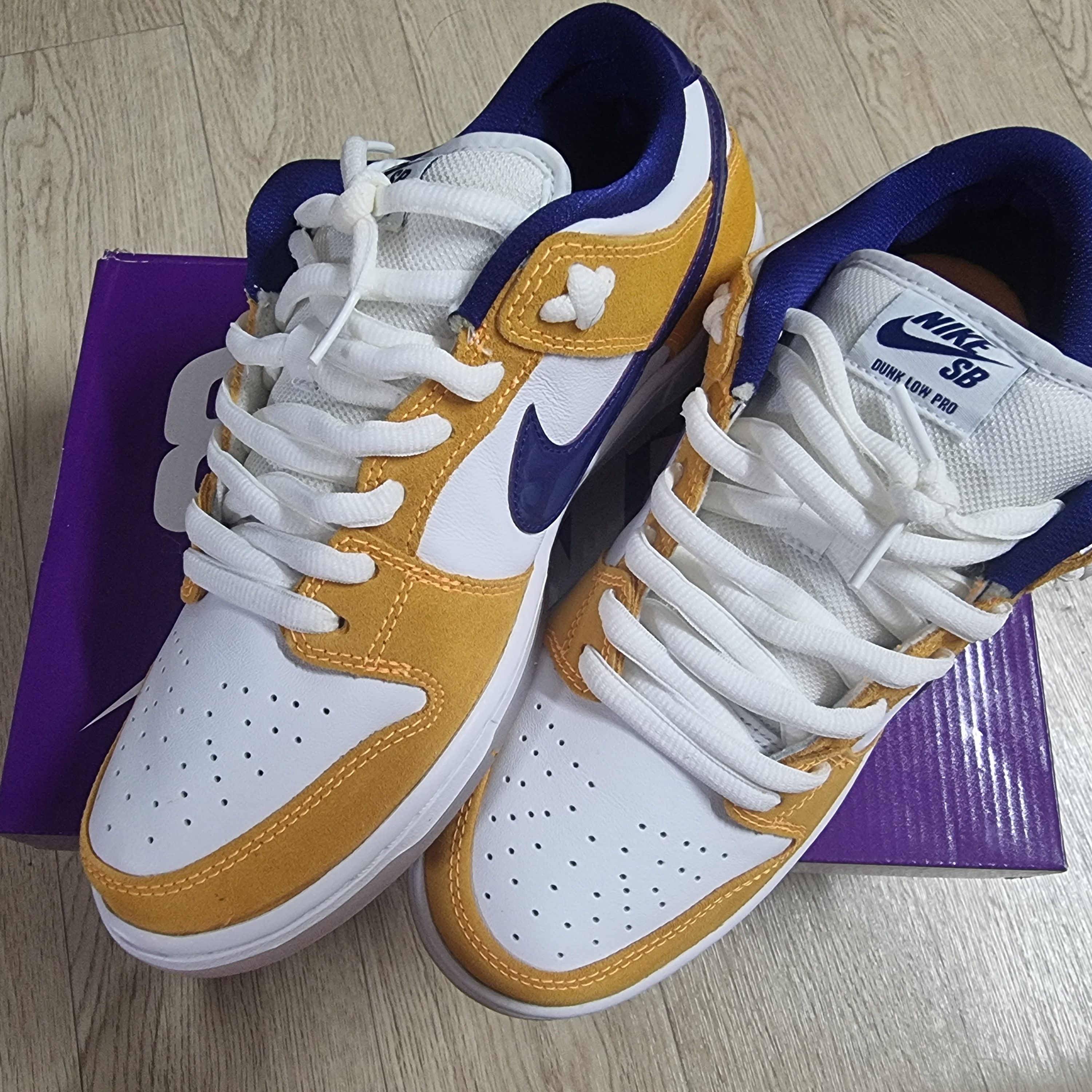 Nike SB Dunk Low Laser Orange 착용 스타일 - 3