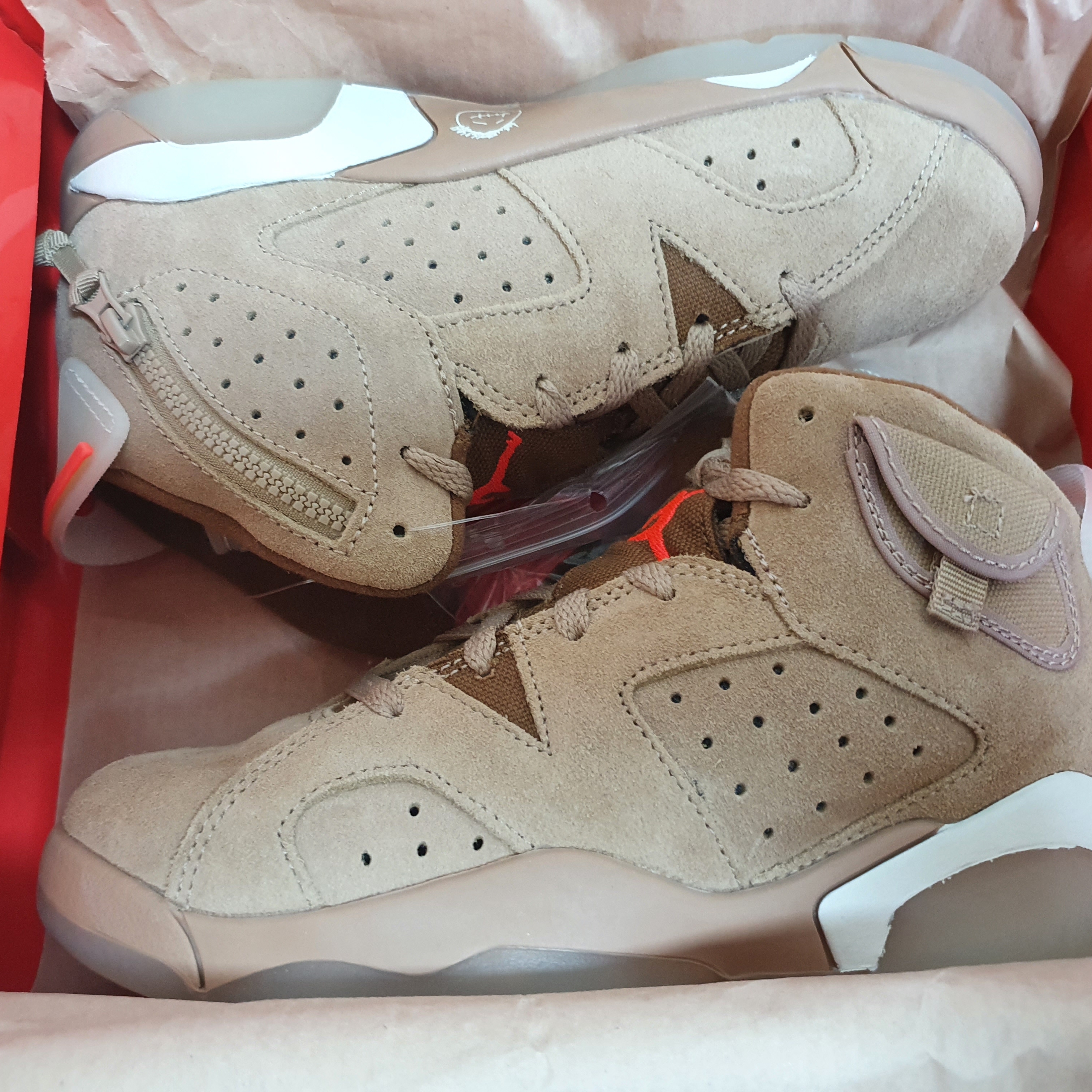 (PS) Jordan 6 x Travis Scott Retro SP British Khaki 착용 스타일 - 2