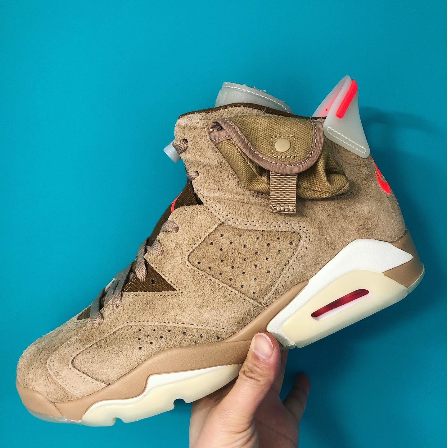 Jordan 6 x Travis Scott Retro SP British Khaki 착용 스타일