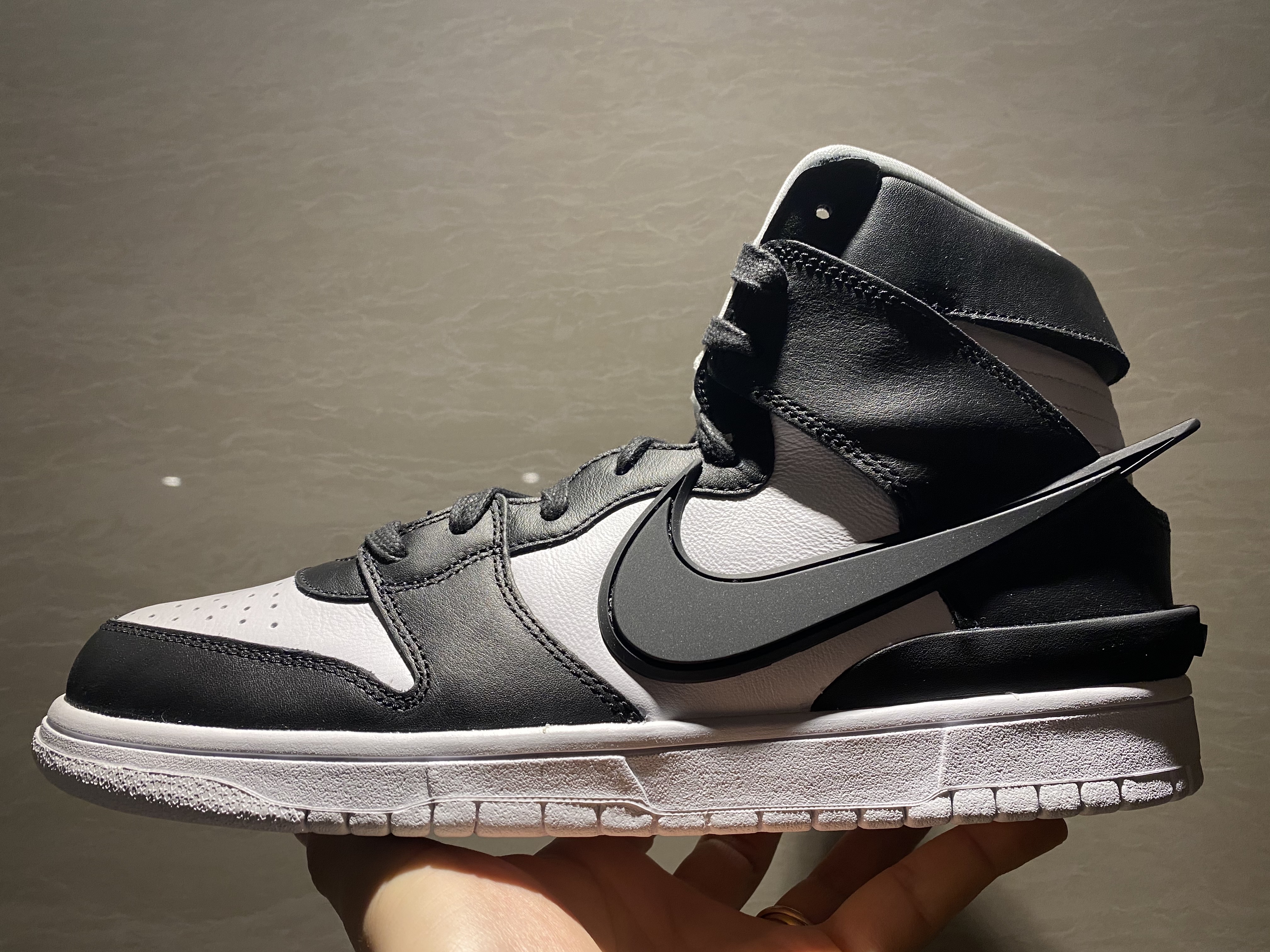 Nike x Ambush Dunk High Black 착용 스타일 - 1