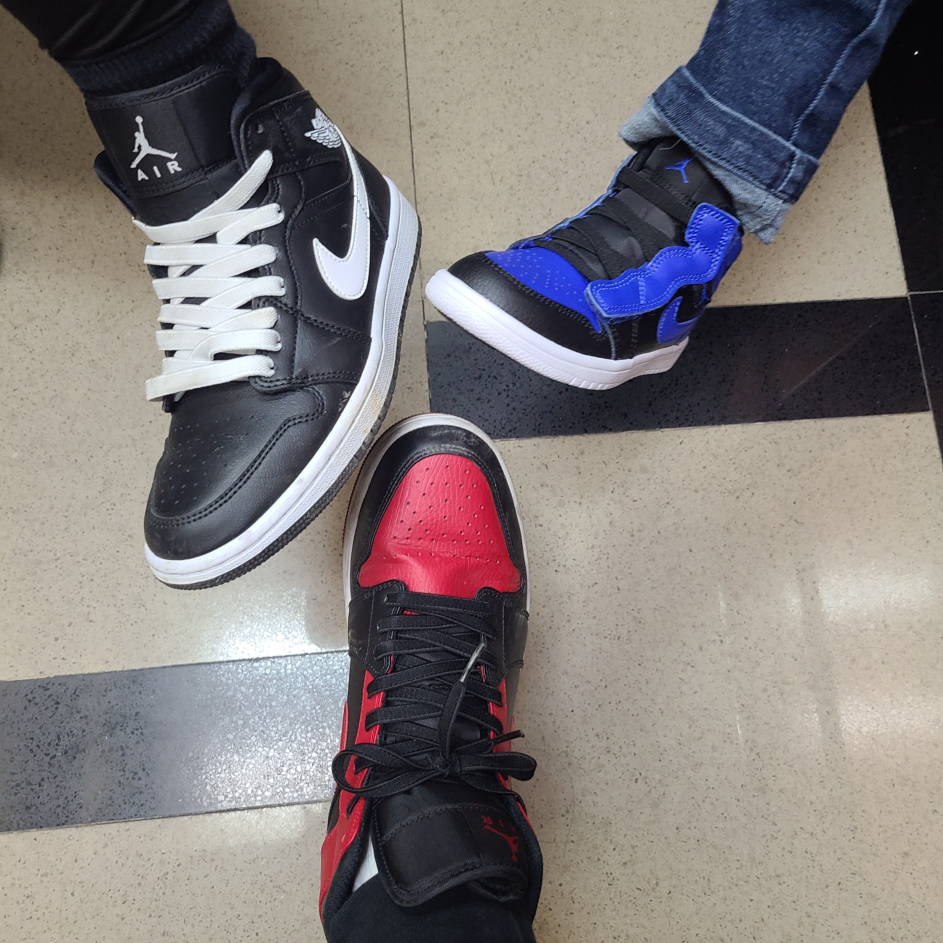 Jordan 1 Mid Bred Banned 2020, (W) Jordan 1 Mid Black White 착용 스타일