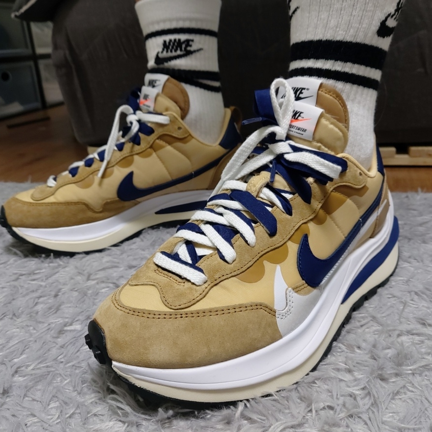 Nike x Sacai VaporWaffle Sesame and Blue Void 착용 스타일