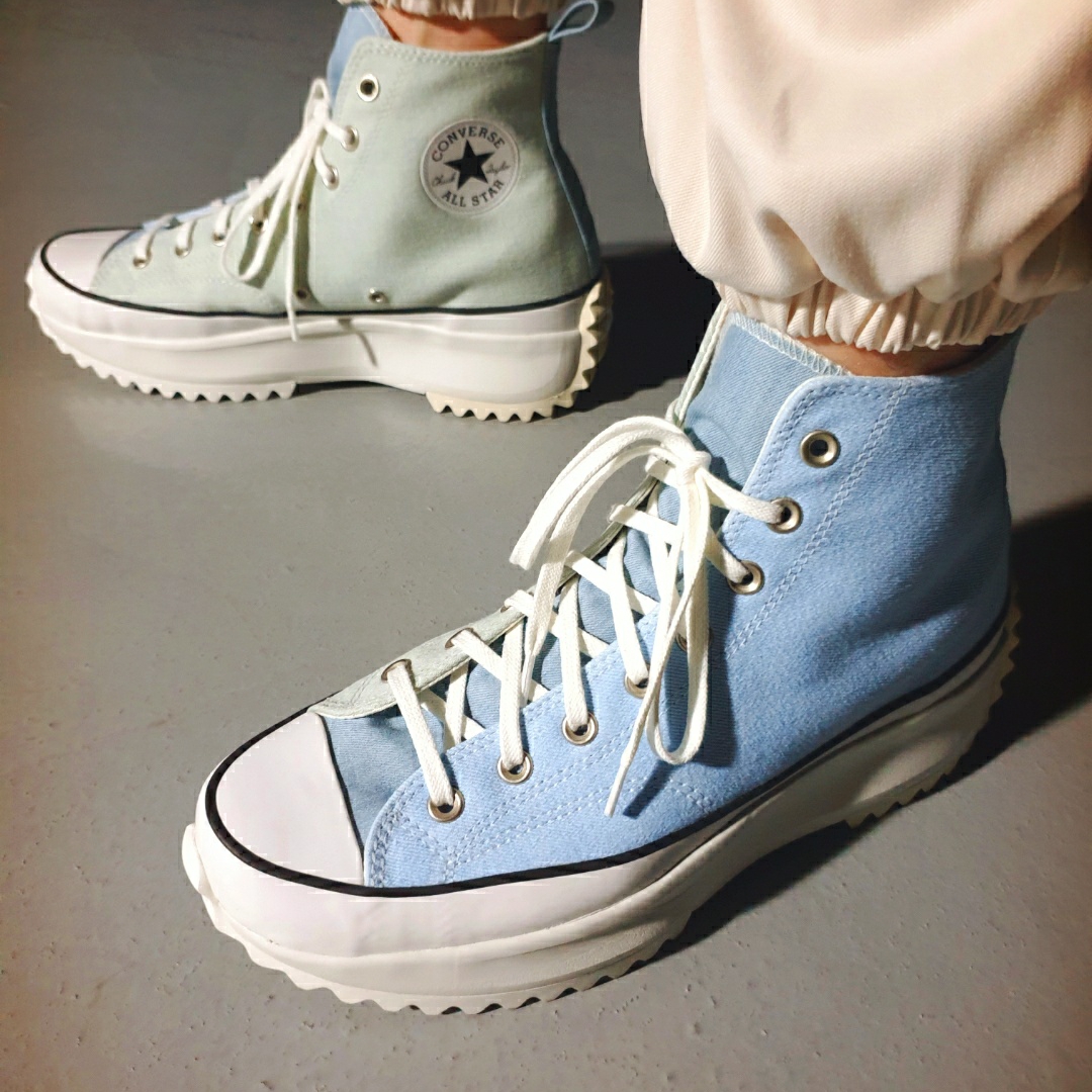Converse Run Star Hike Hi Blue Vintage White 착용 스타일 - 5