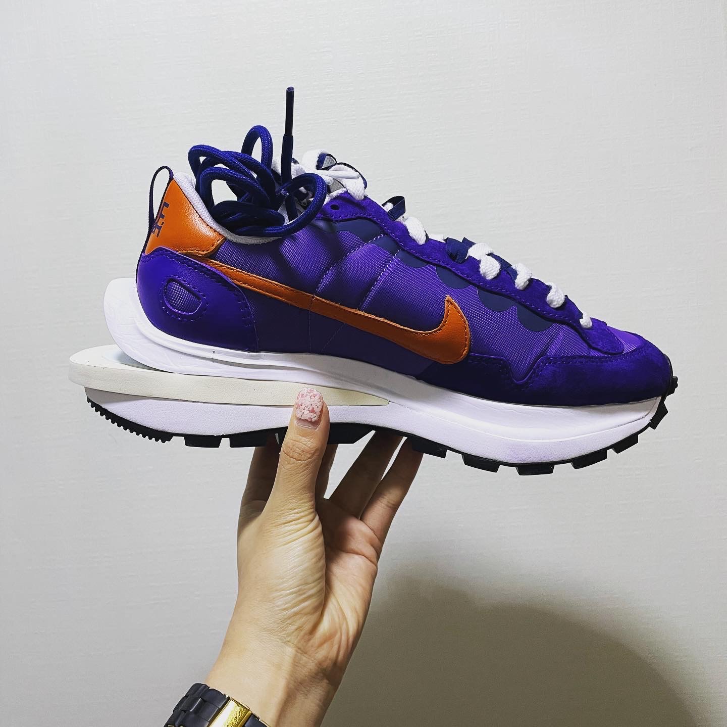 Nike x Sacai VaporWaffle Dark Iris 착용 스타일