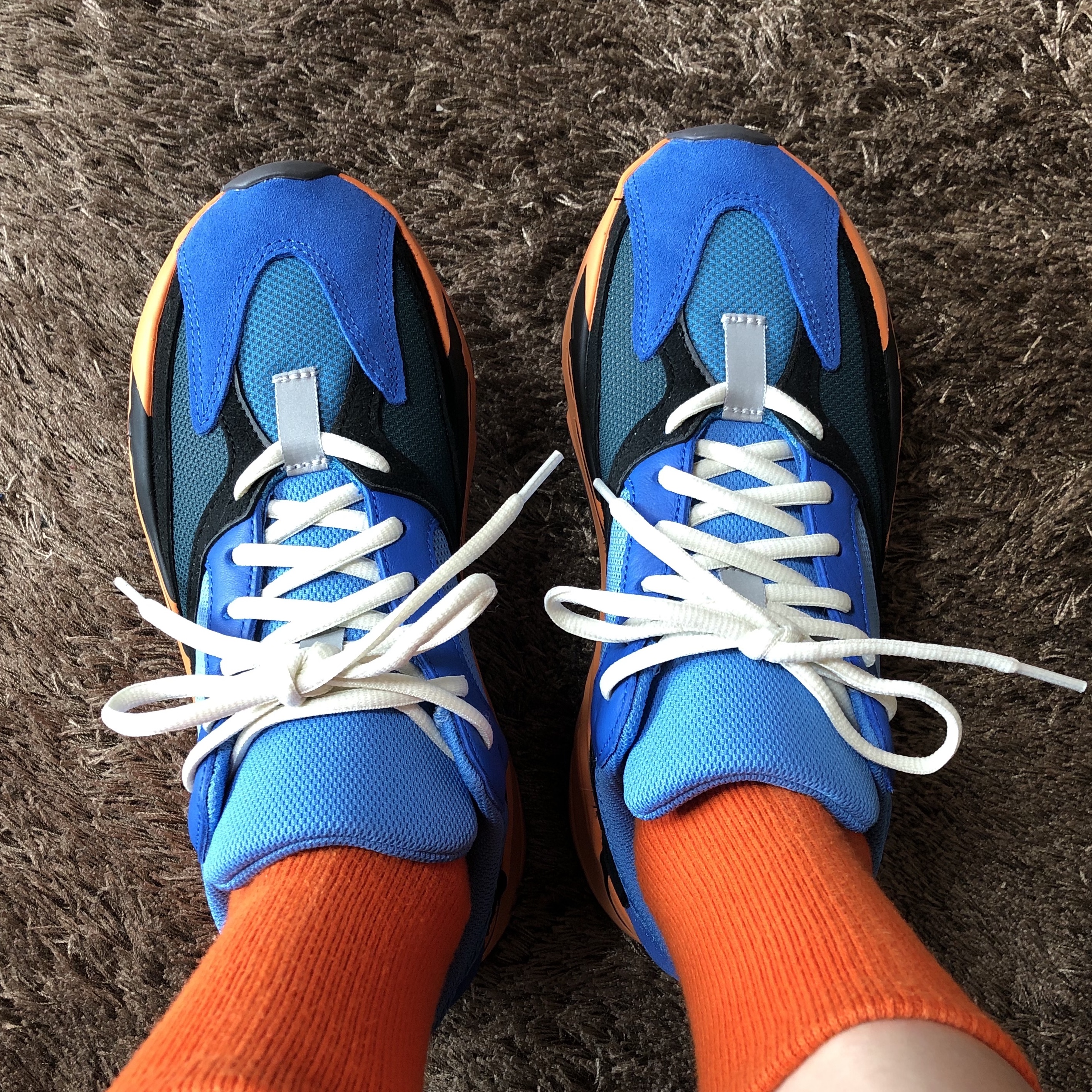 Adidas Yeezy Boost 700 Bright Blue 착용 스타일 - 2