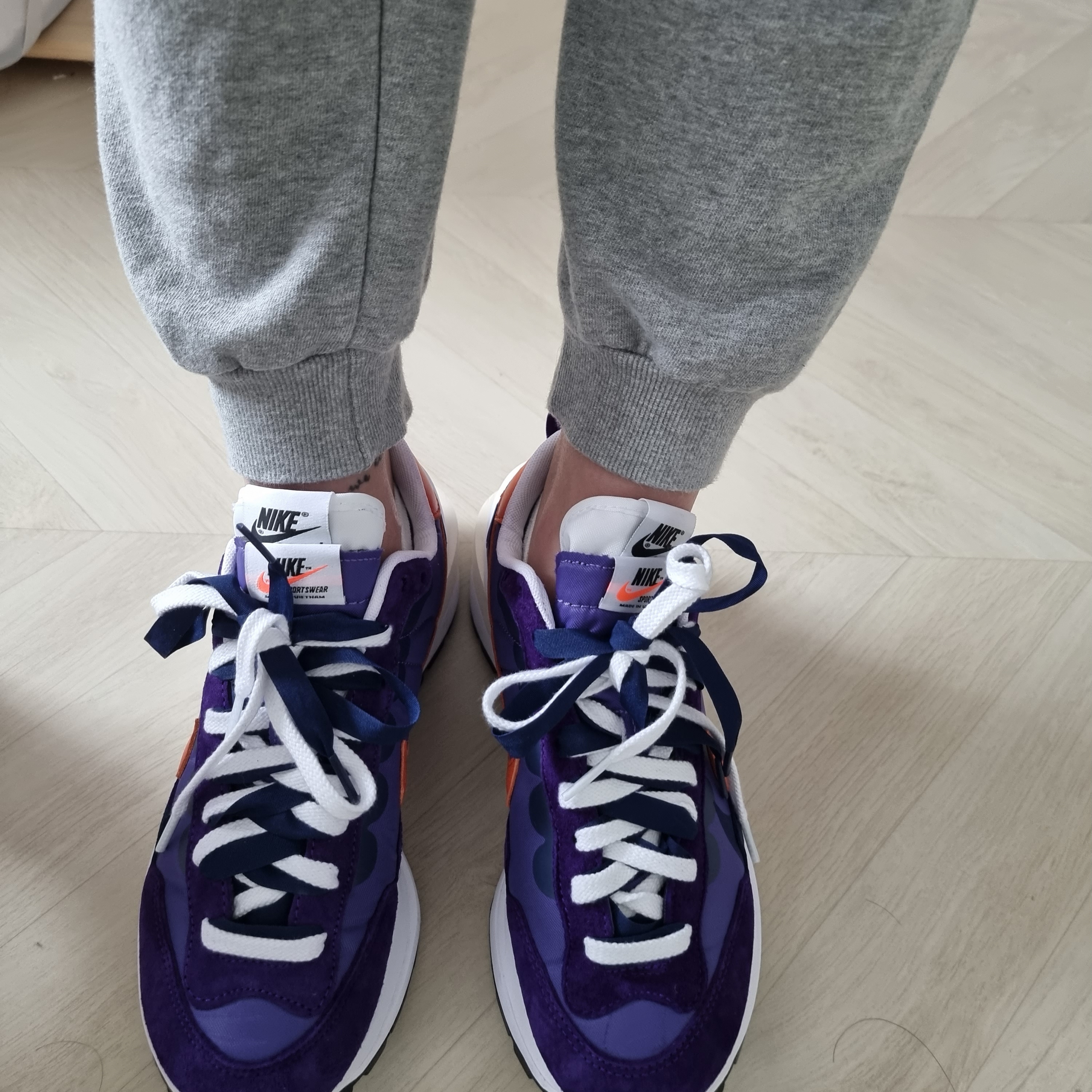Nike x Sacai VaporWaffle Dark Iris 착용 스타일 - 1