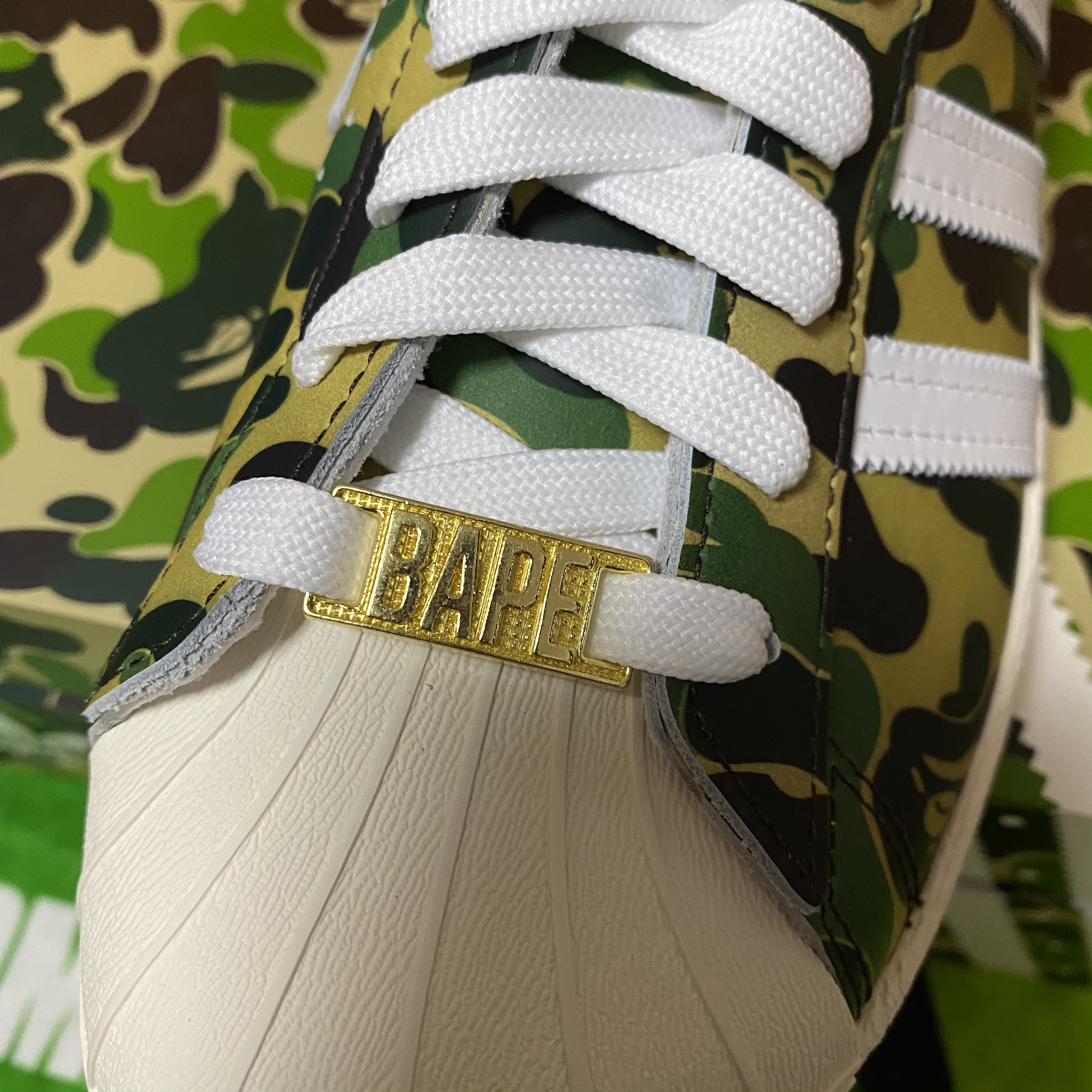 Adidas x BAPE Superstar 80s Green Camo 착용 스타일 - 4