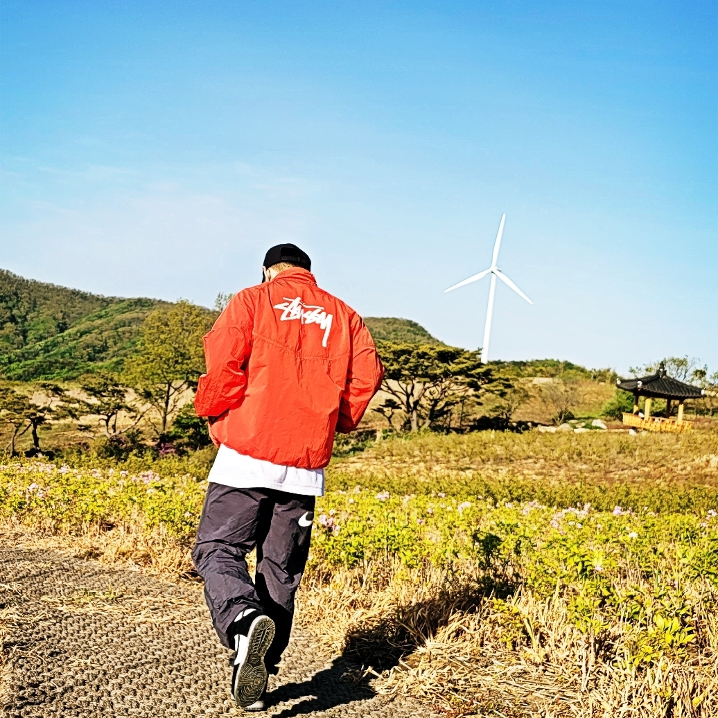Nike x Drake Nocta NRG AU L91 Cap, Nike x Stussy Windrunner Jacket Habanero Red 착용 스타일 - 1