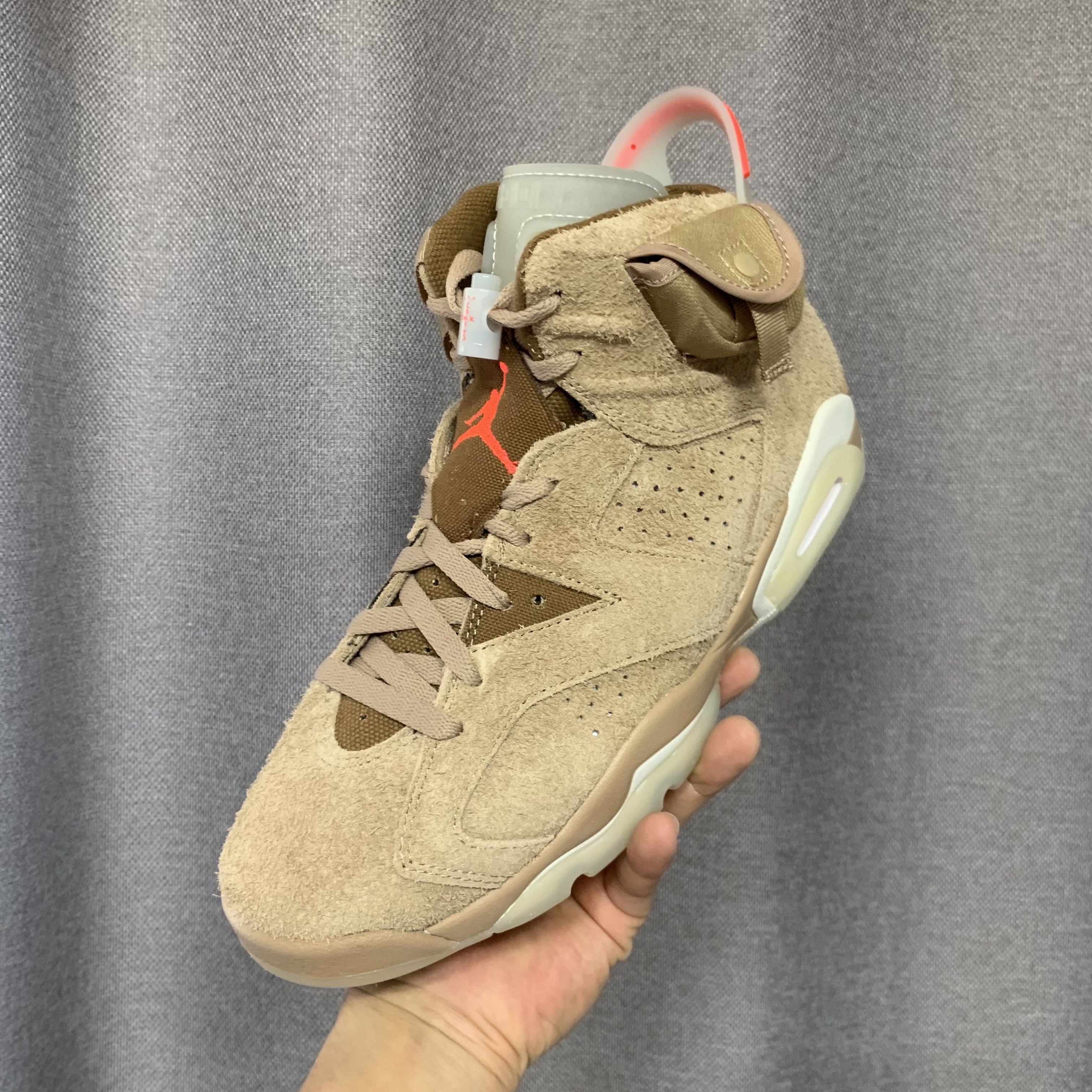 Jordan 6 x Travis Scott Retro SP British Khaki 착용 스타일 - 1