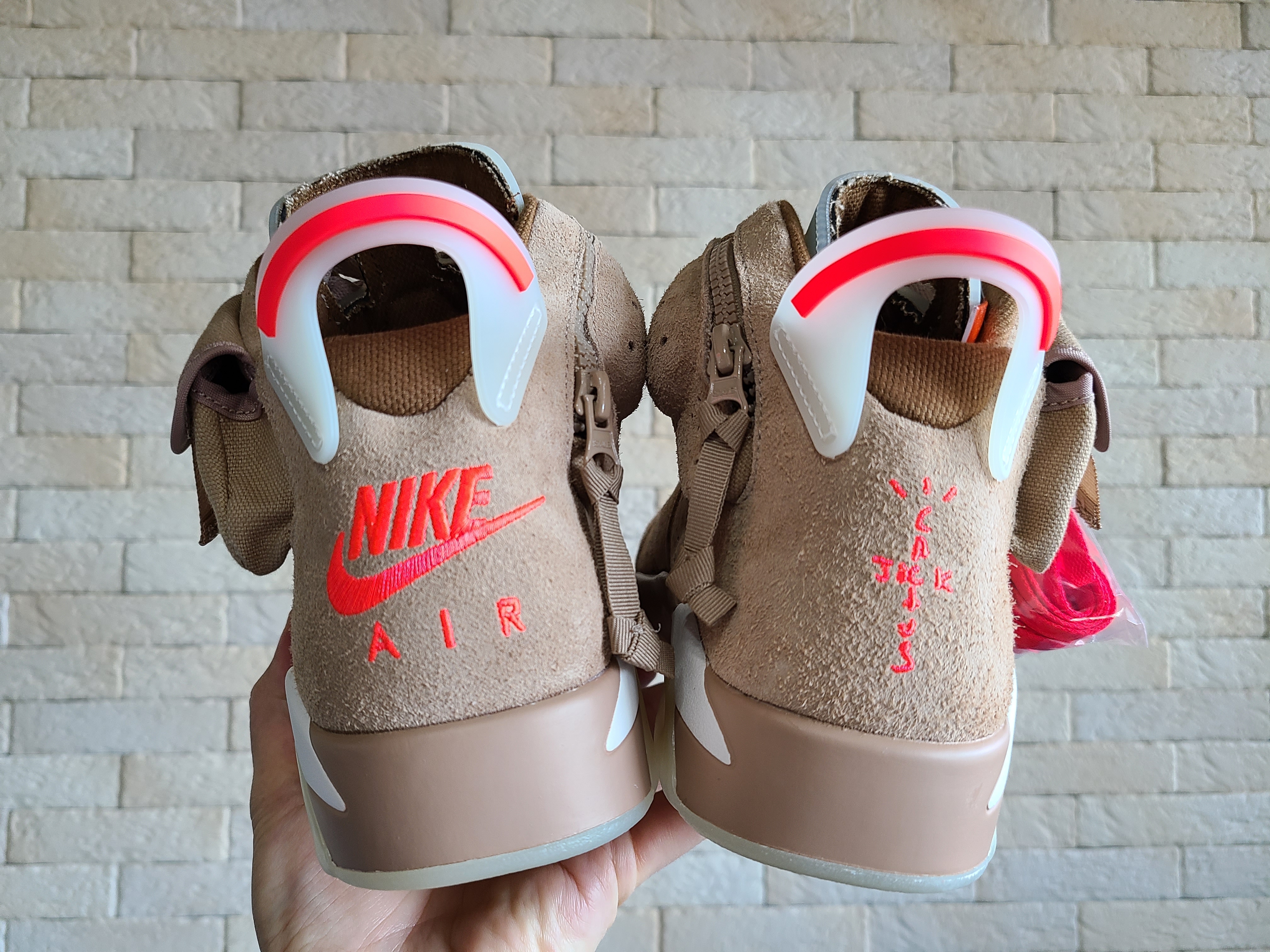 Jordan 6 x Travis Scott Retro SP British Khaki, Jordan 6 x Travis Scott Retro Olive 착용 스타일 - 4