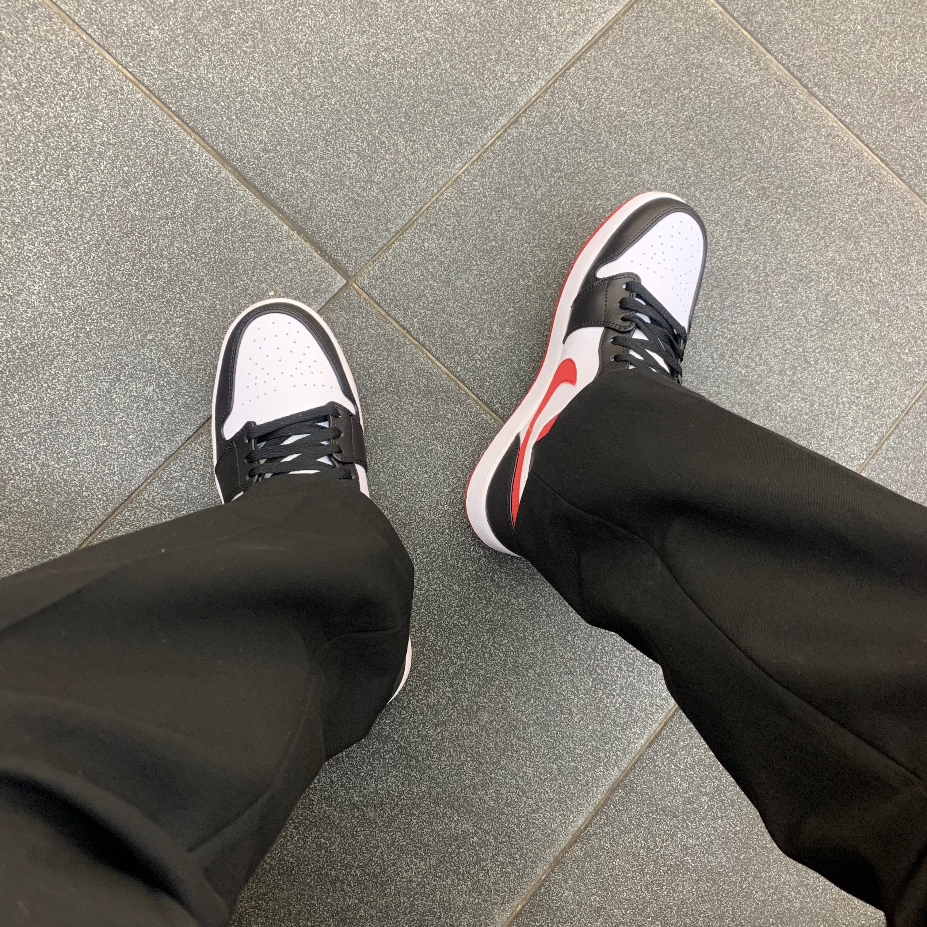 Jordan 1 Mid Gym Red Black White, Nike Dunk Low Retro Varsity Green 착용 스타일 - 2