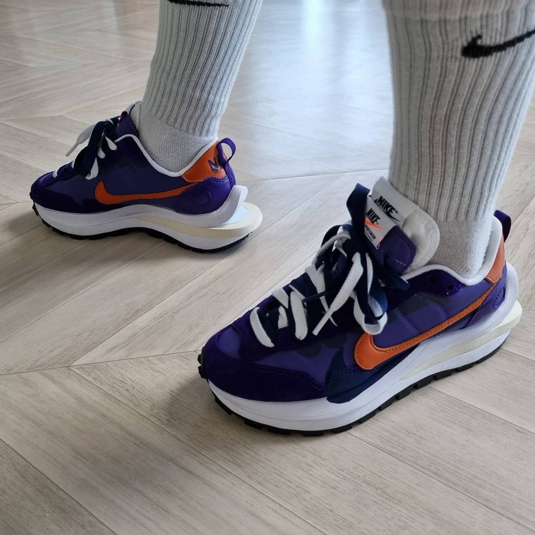 Nike x Sacai VaporWaffle Dark Iris 착용 스타일 - 2