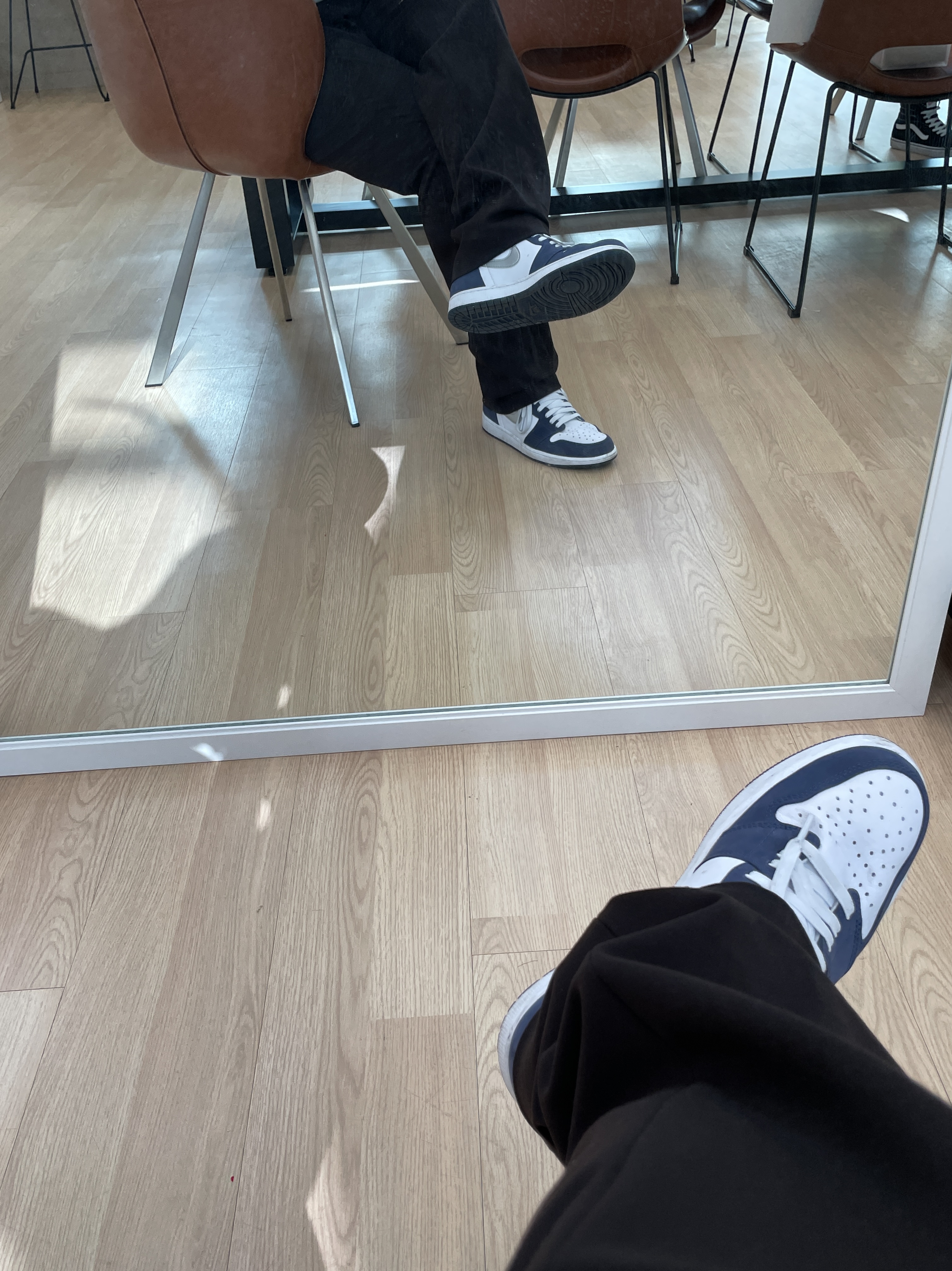 Jordan 1 Retro High OG CO.JP Midnight Navy 착용 스타일