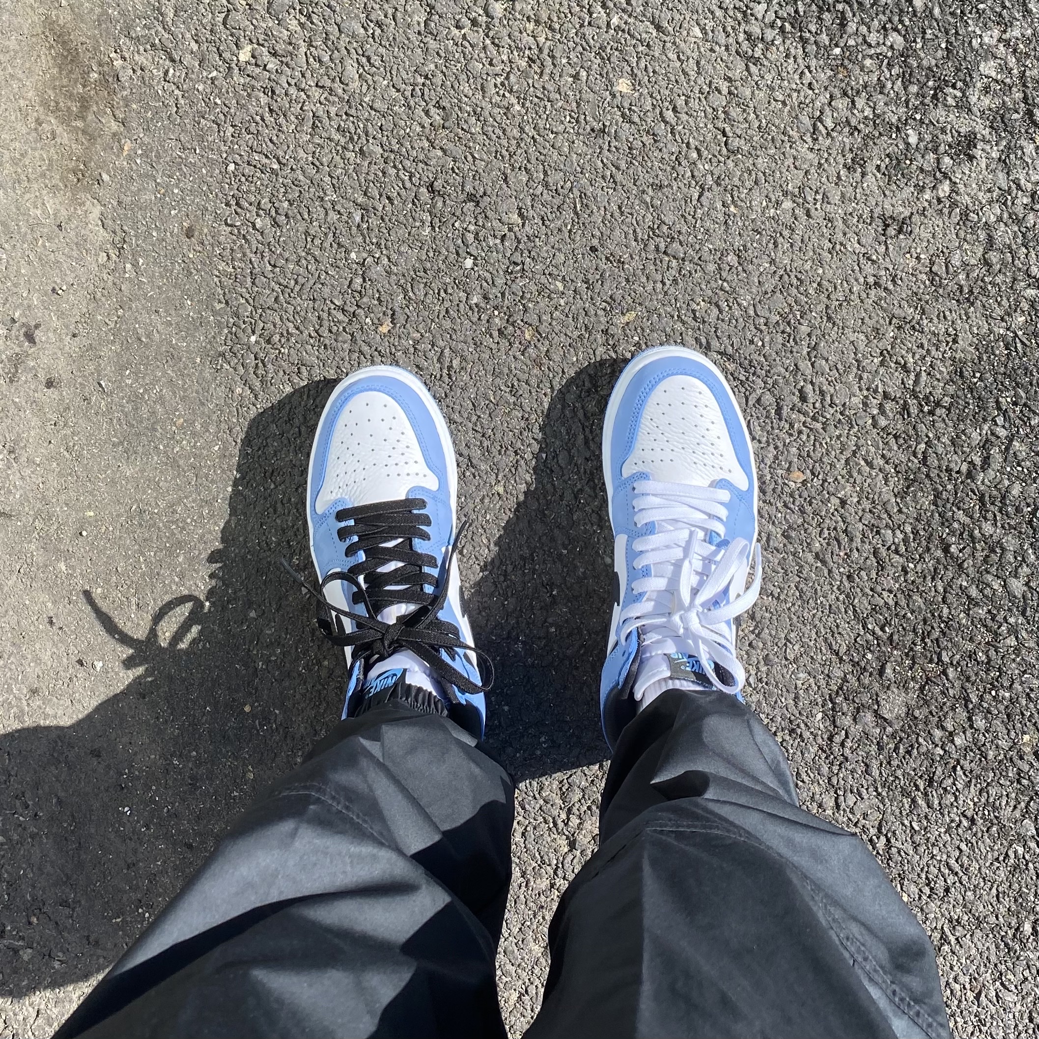 Jordan 1 Retro High OG University Blue 착용 스타일 - 3