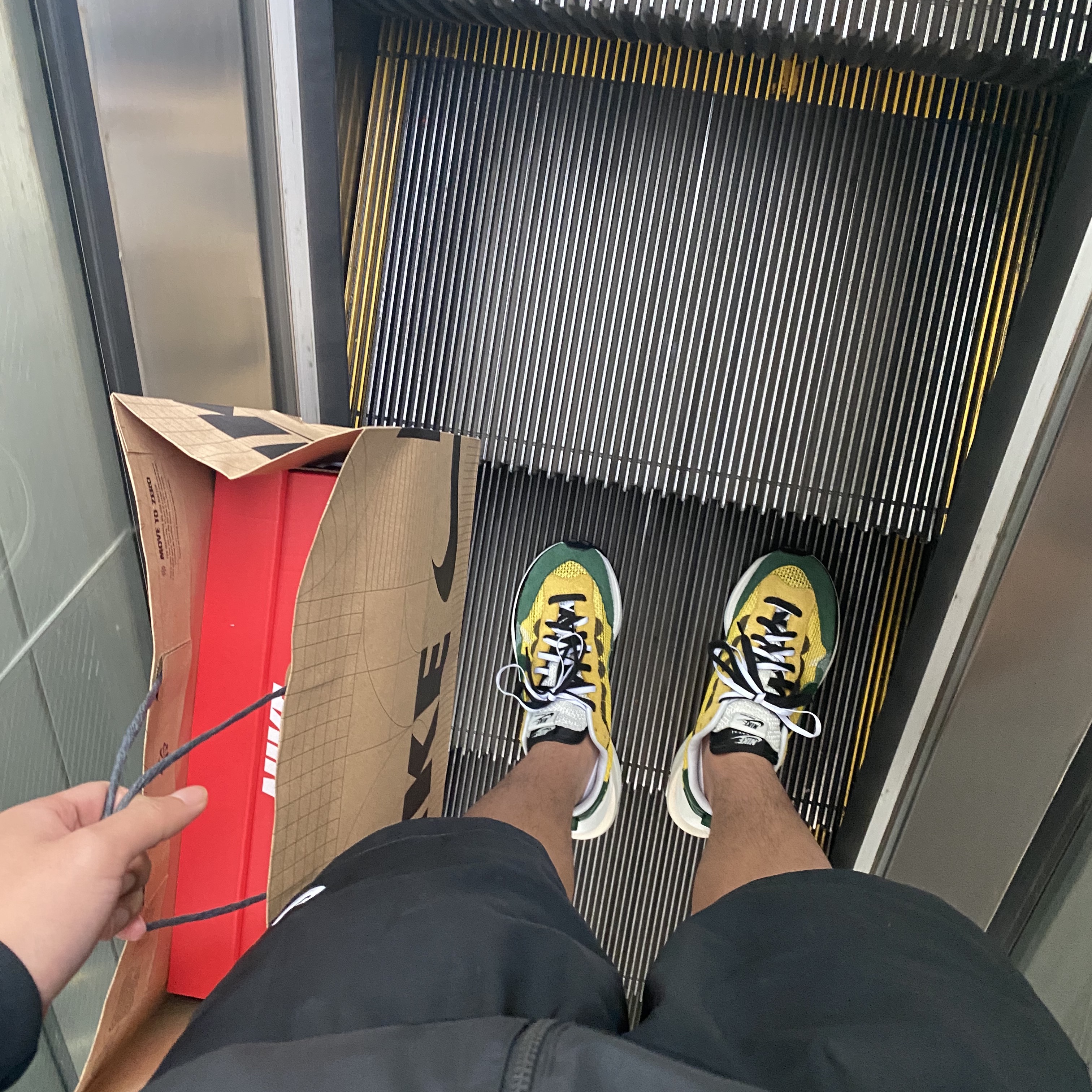 Nike Dunk Low Retro Varsity Green, Nike x Sacai VaporWaffle Tour Yellow & Gorge Green Sail 착용 스타일