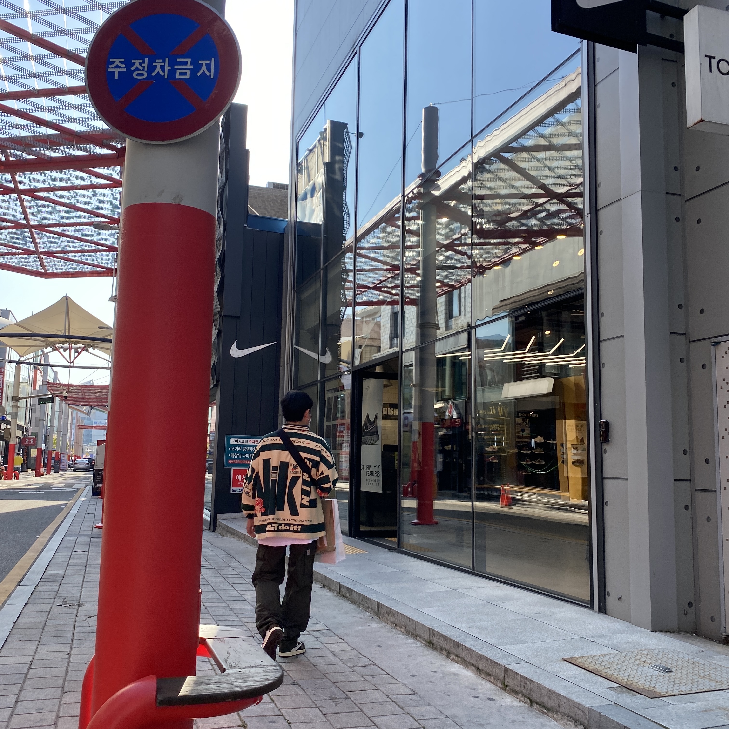 Nike x Cactus Plant Flea Market Long Sleeve Polo Natural - Asia, Jordan 1 x Travis Scott Retro Low OG SP Mocha 착용 스타일 - 3