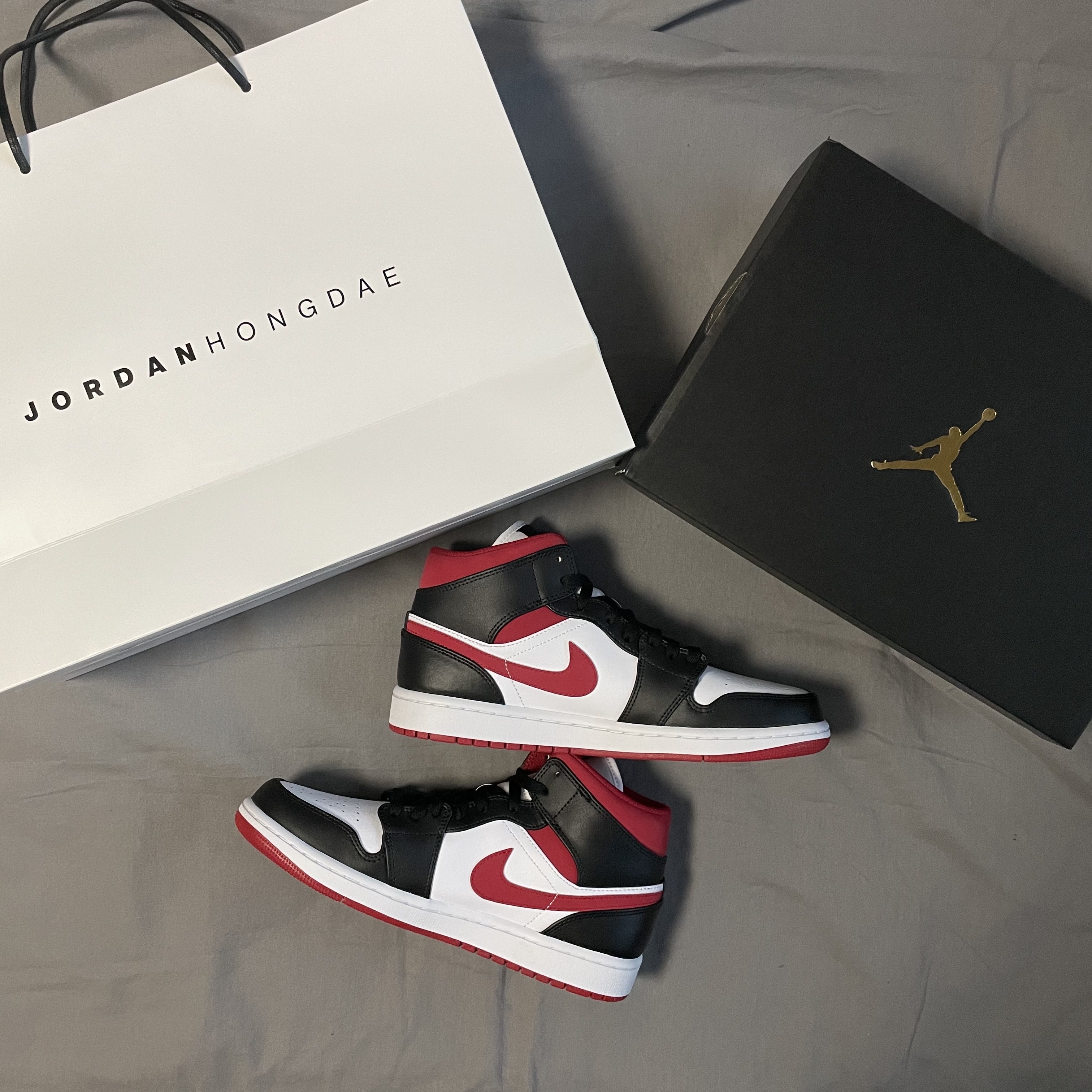 Jordan 1 Mid Gym Red Black White 착용 스타일