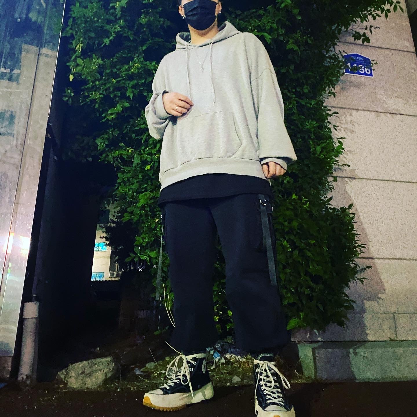 Converse x JW Anderson Run Star Hike Hi Black 착용 스타일 - 1