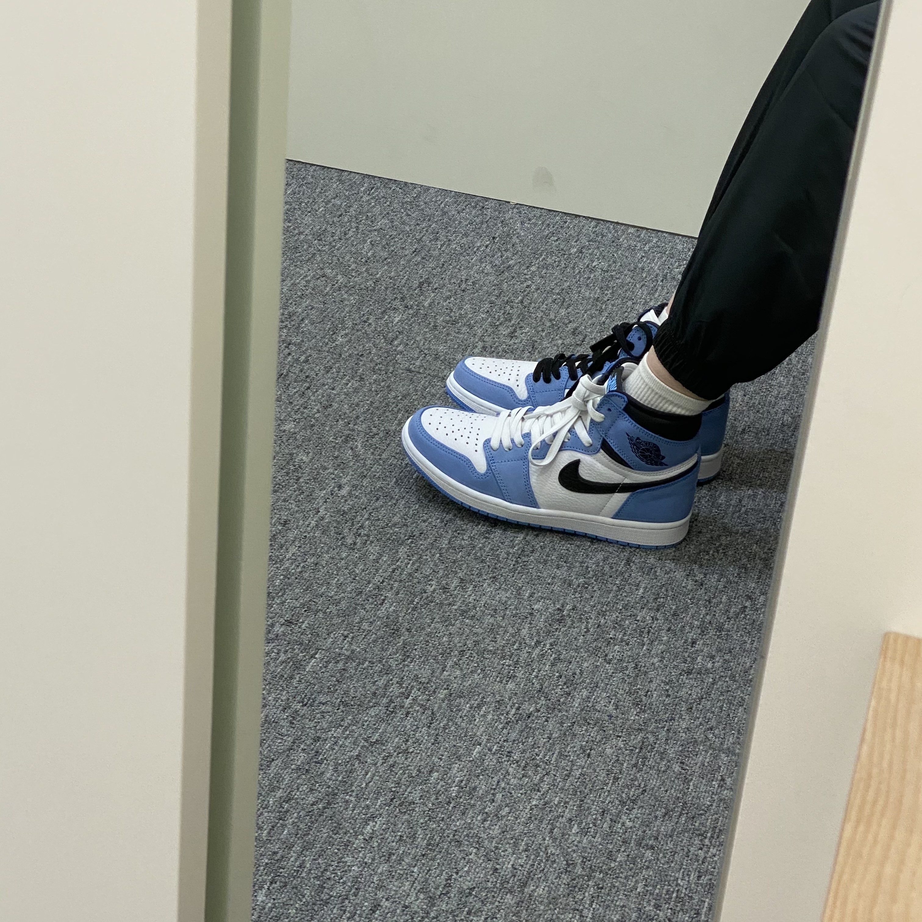 Jordan 1 Retro High OG University Blue 착용 스타일