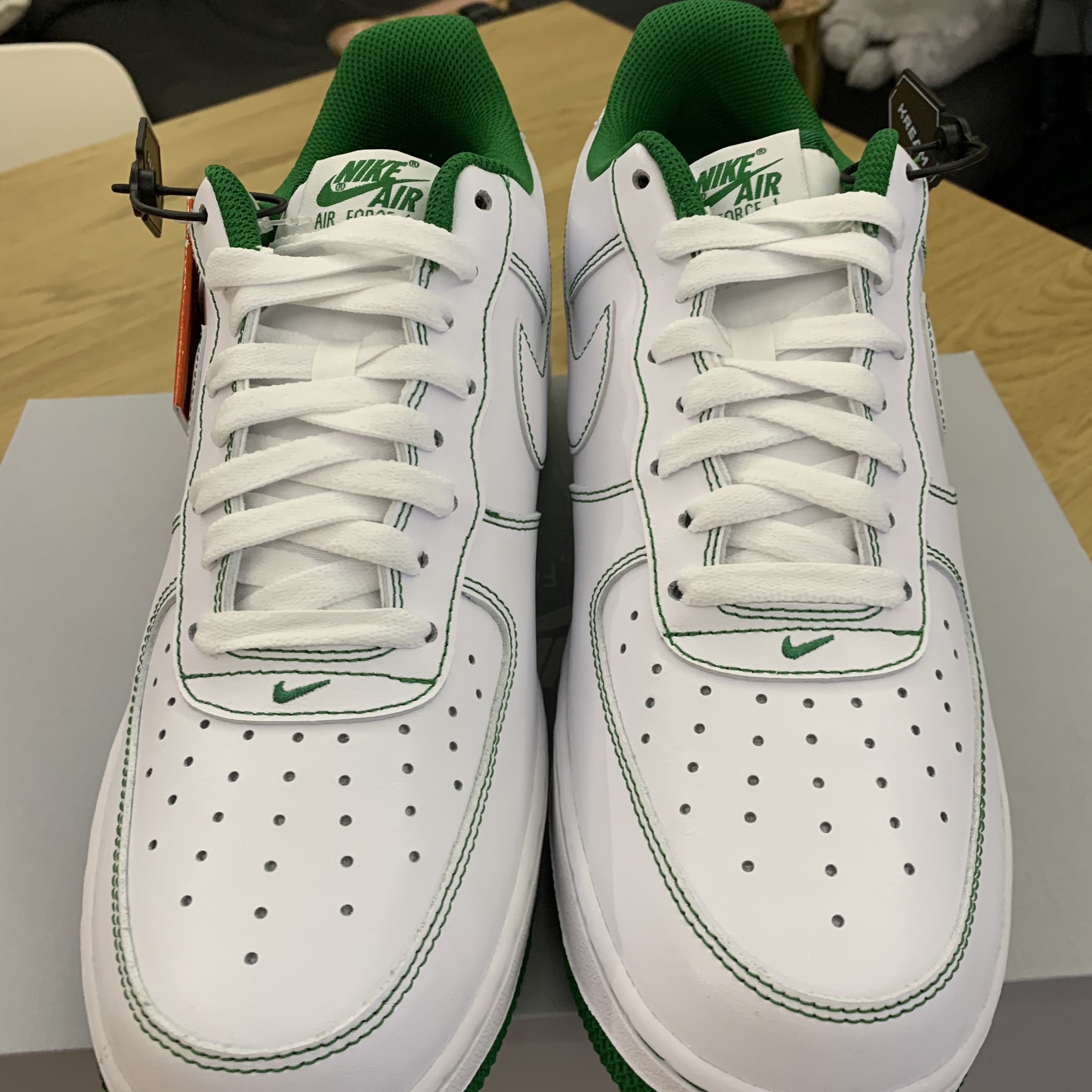 Nike Air Force 1 '07 Stitch Pine Green 착용 스타일 - 3